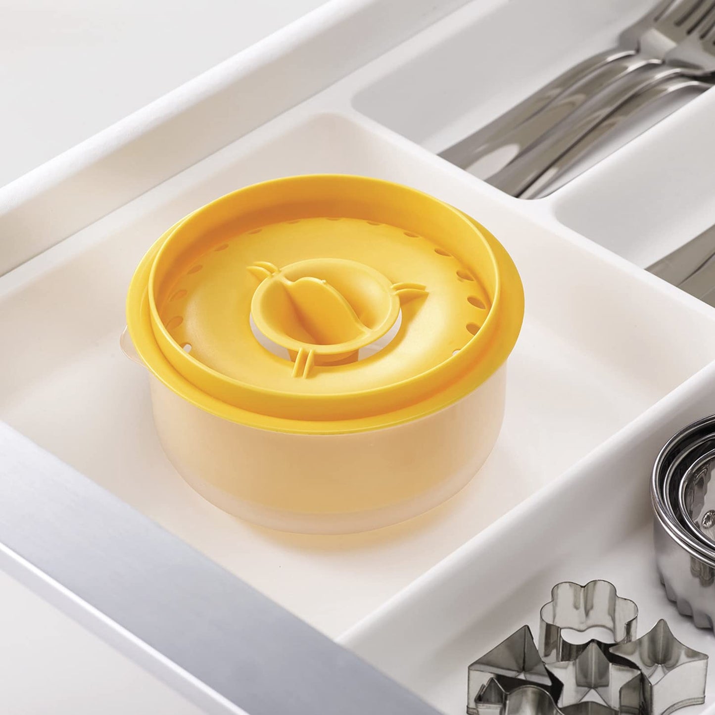 Egg Separator, Easy to, Separates up to 6 Yolks, Non, Reusable for Home Bakery (Yellow)