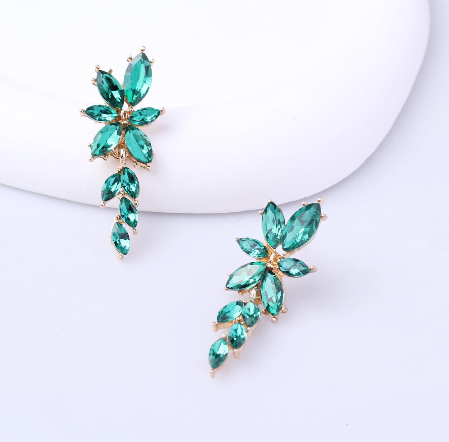 ATIMIGO Elegant Emerald Green Rhinestone Dangle Earrings Cluster Crystal Wedding Bridal Earrings for Brides Bridemaids Formal Prom Statement Drop Earrings for Women