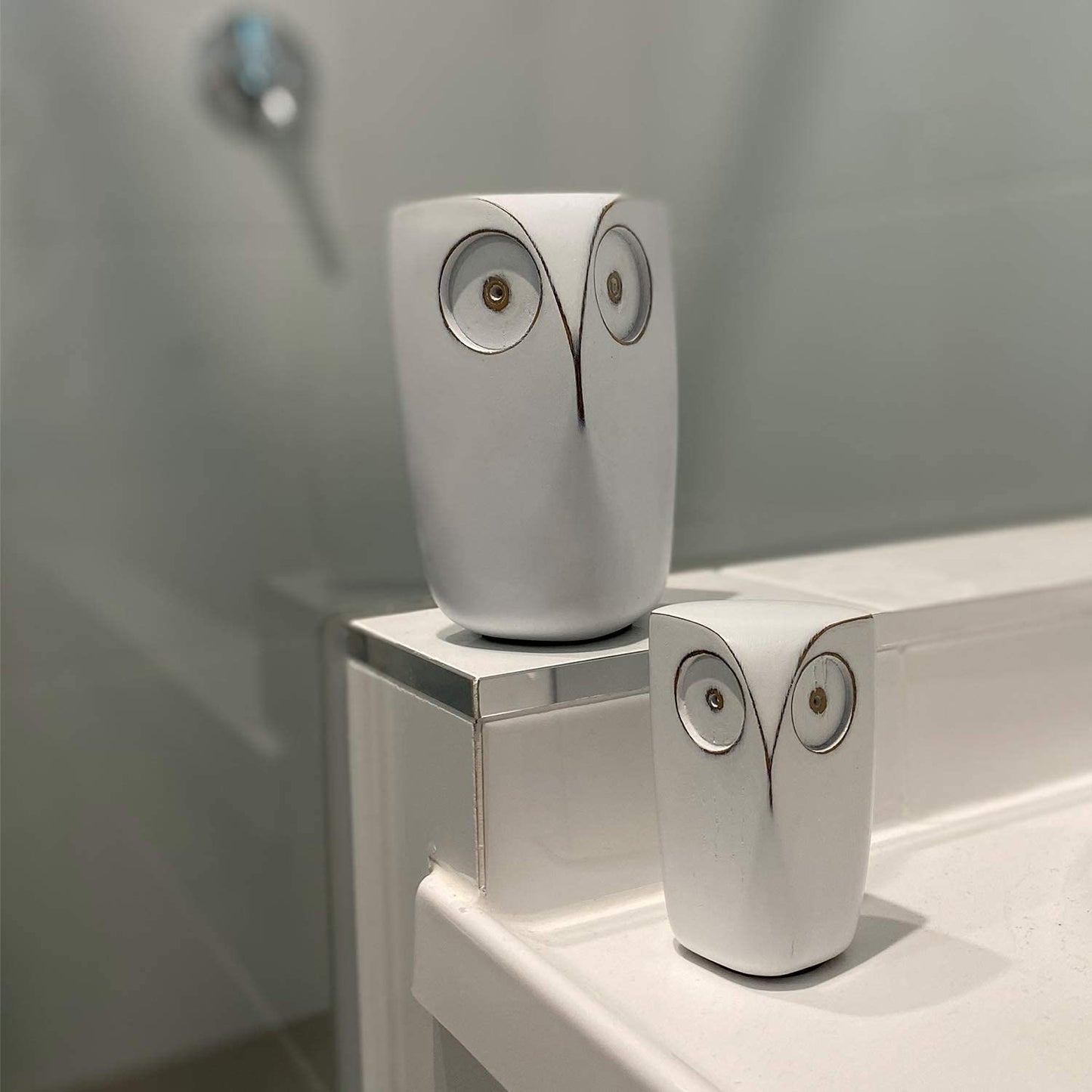 Huey House Wise Owl Decor Statue Sculptures – Set of 2 Small White Resin Figurines, 5¾ & 4 Inches High, Minimalist Decor for Home, Office, Bookshelf, or Desk