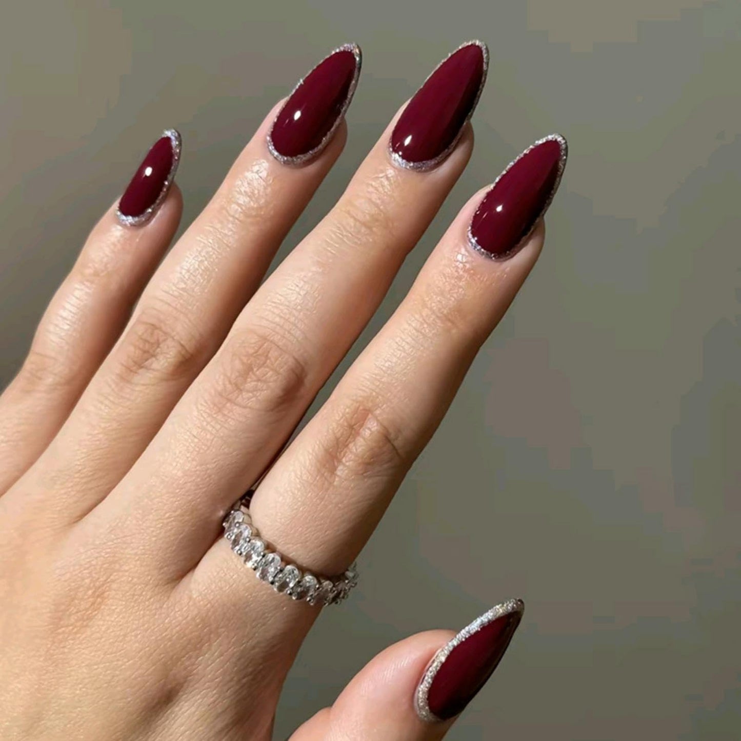 Red Press on Nails Medium Almond Fake Nails with Silver Glitter Design Glossy Ombre Red False Nails Shiny Acrylic Stick on Nails Reusable Full Cover Glue on Nail for Women Girls Manicure 24Pcs