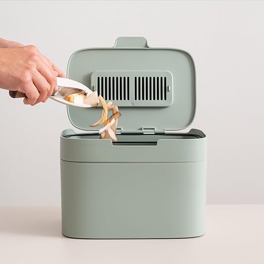 KAZAI. Compost Bin Kitchen 'Elin' | 1.2 GAL / 4.5L Countertop Compost Bin with Lid & Carbon Filter | Odor-Free, Dishwasher Safe, with Inner Bucket | Small Indoor Kitchen Composter | Sage-Green