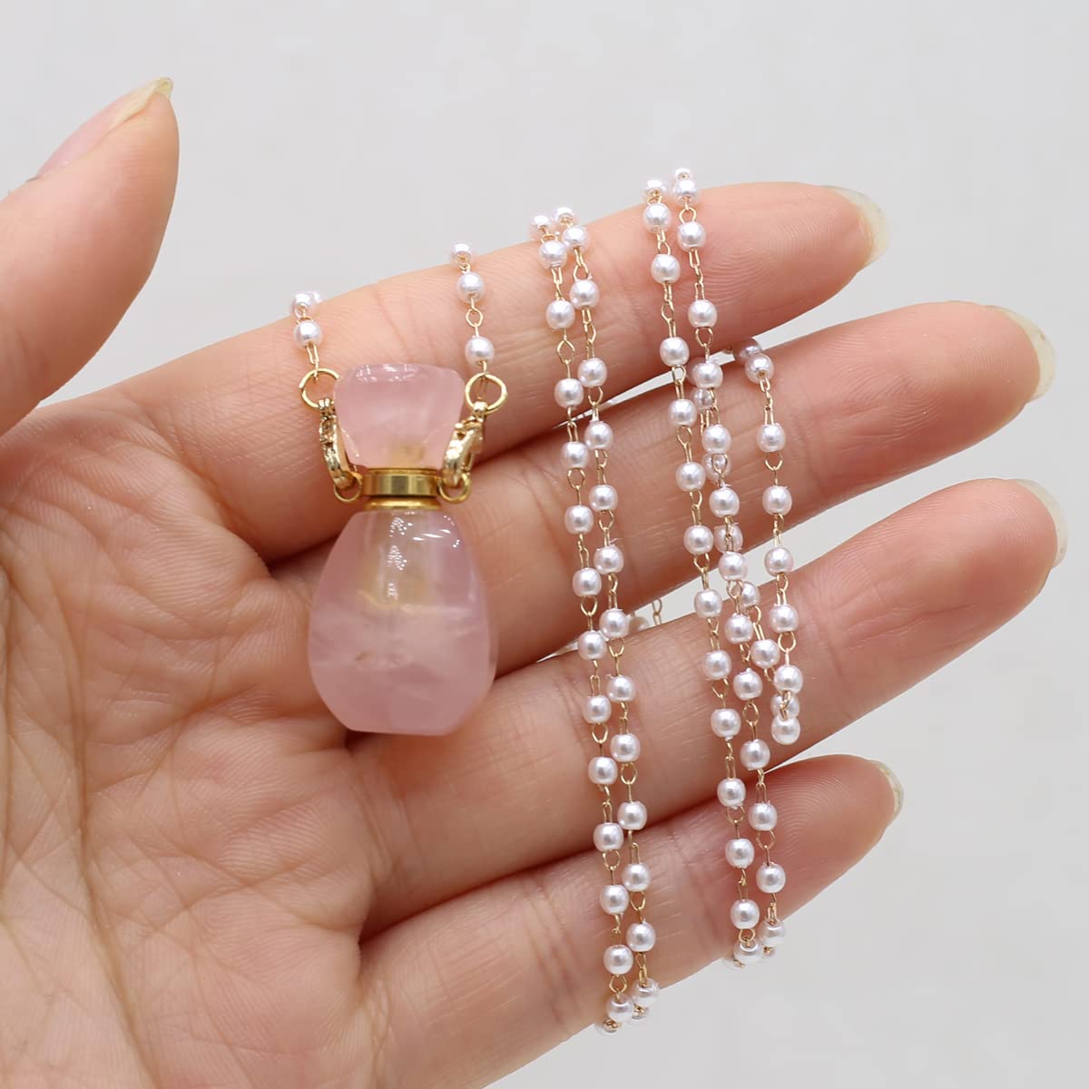 1pcs Natural Rose Quartz Stone Perfume Bottle Pendant Pearl Bead Chain Rectangle Heart Healing Stone Essential Oil Diffuser Necklace for Women Jewelry Essential Oil Diffuser