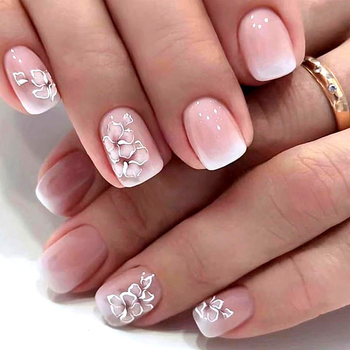 Stbisen Press On Nails Short Square, Nude Pink Fake Nails with White Floral & Gradient French Tip Design, Reusable Stick On Nails, Perfect for Daily Wear, Offering a Natural and Refined Touch, 30 Pcs