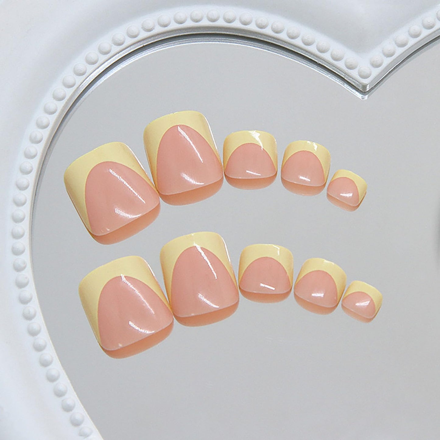 RUOKEXIN Short Press on Toenails Yellow French Tip Fake Toenails with Designs Square Toe Nail Press ons Sparkly Artificial Nails for Women 24Pcs