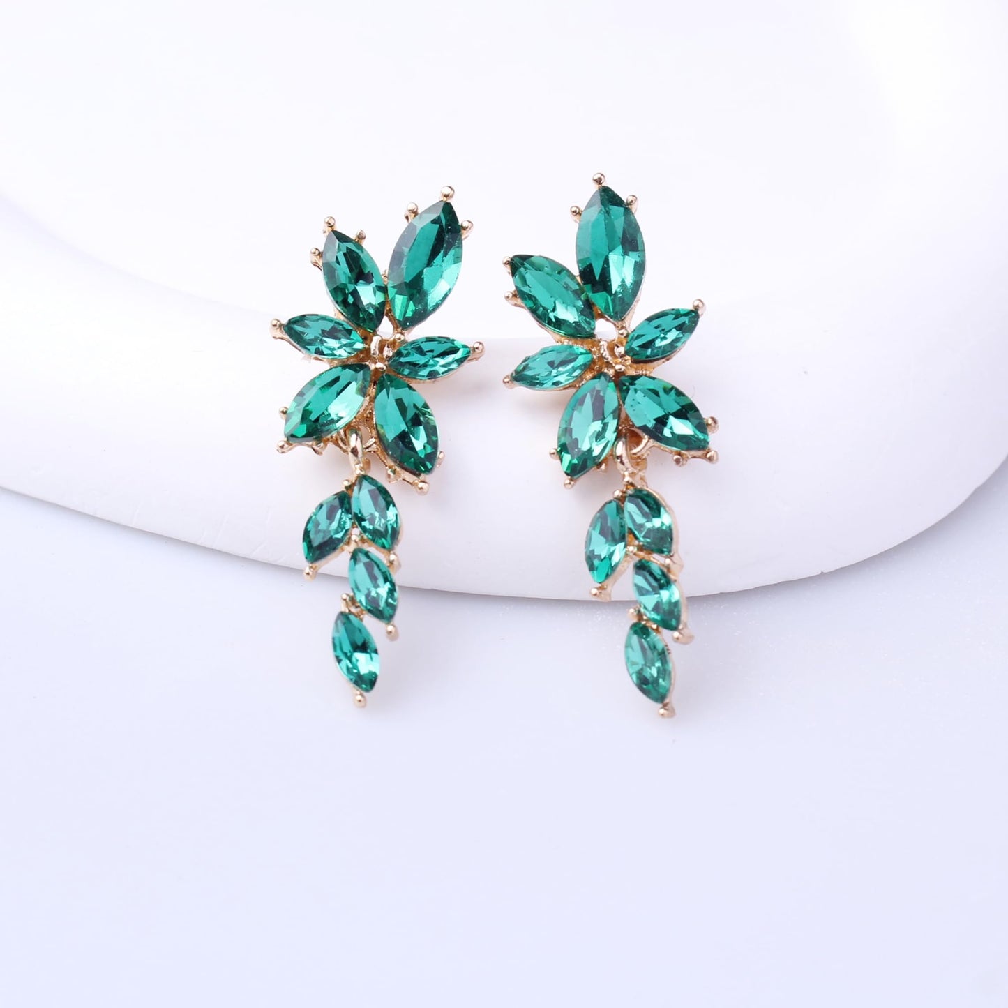 ATIMIGO Elegant Emerald Green Rhinestone Dangle Earrings Cluster Crystal Wedding Bridal Earrings for Brides Bridemaids Formal Prom Statement Drop Earrings for Women