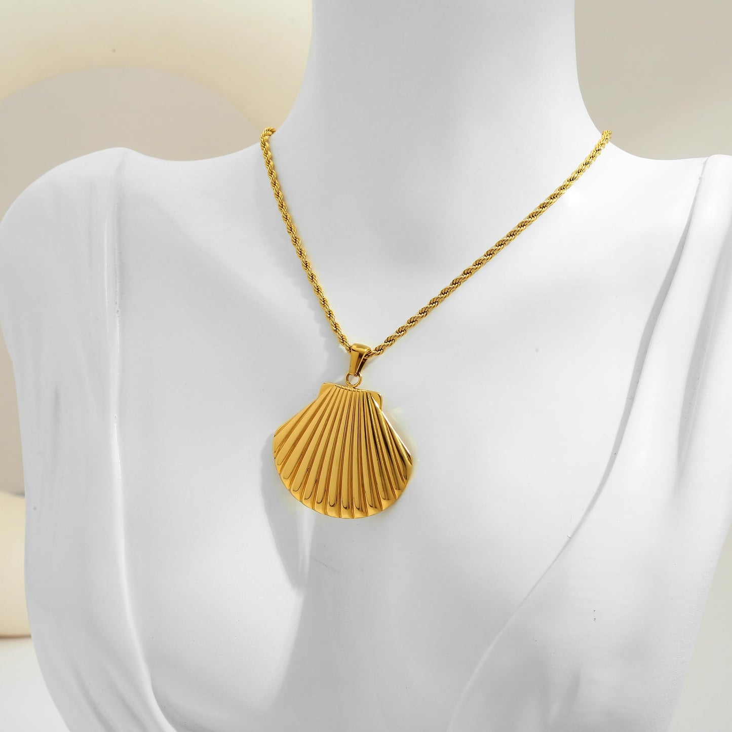WOWORAMA Gold Shell Necklace for Women Dainty Seashell Pendant Necklaces Adjustable Chain Ocean Sea Shell Choker Necklaces Summer Beach Necklace Jewelry