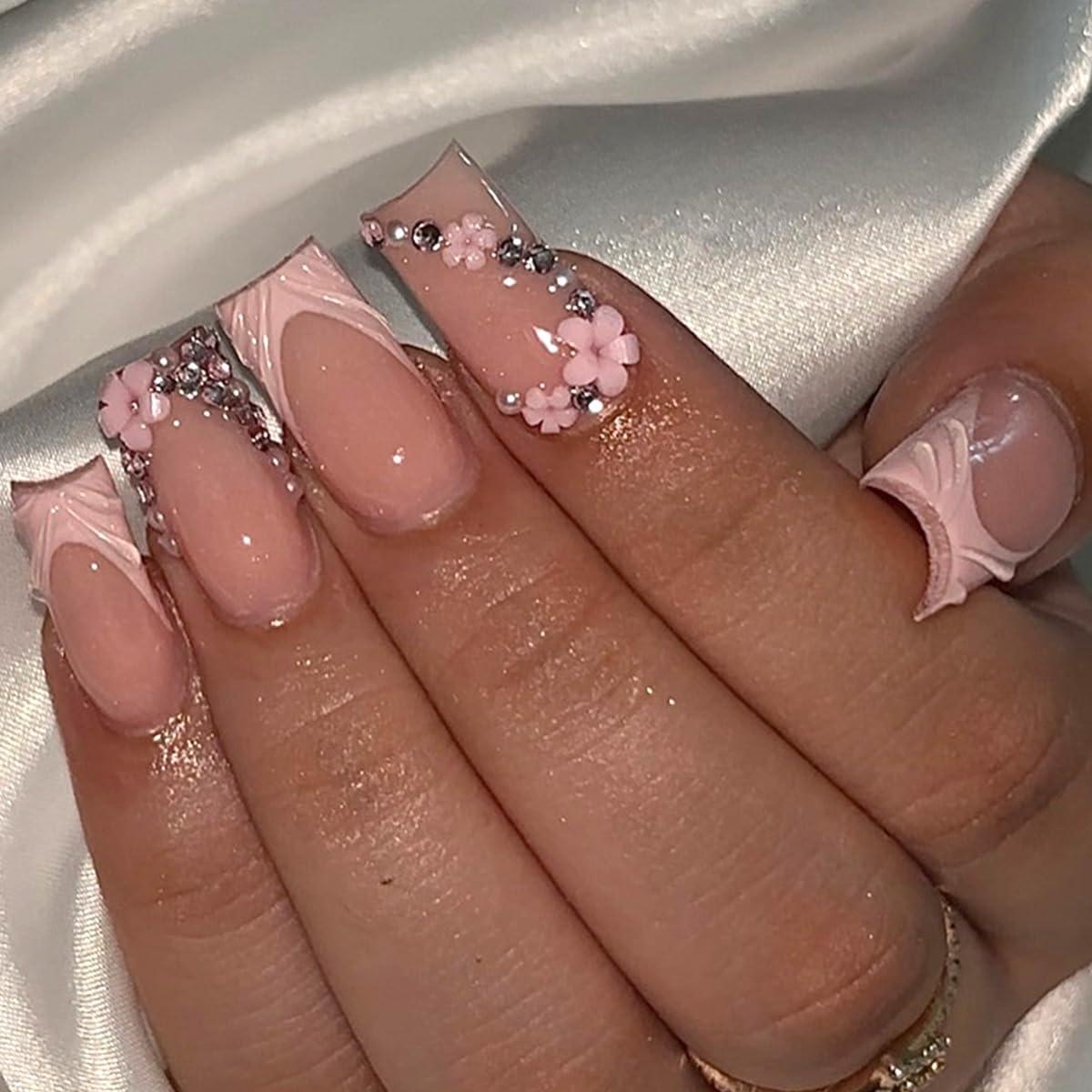 24Pcs Pink French Tip Press on Nails Medium Square Fake Nails Flower Nail Tips with Glitter Rhinestones Design Nude Full Cover Artificial Glue on Nails Cute False Nails Stick on Nails for Women DIY
