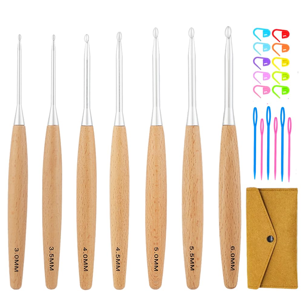 Yarniss Beech Wood Crochet Hooks Set with Case,Ergonomic Handle Crochet Hooks Set 3.0mm~6.0mm