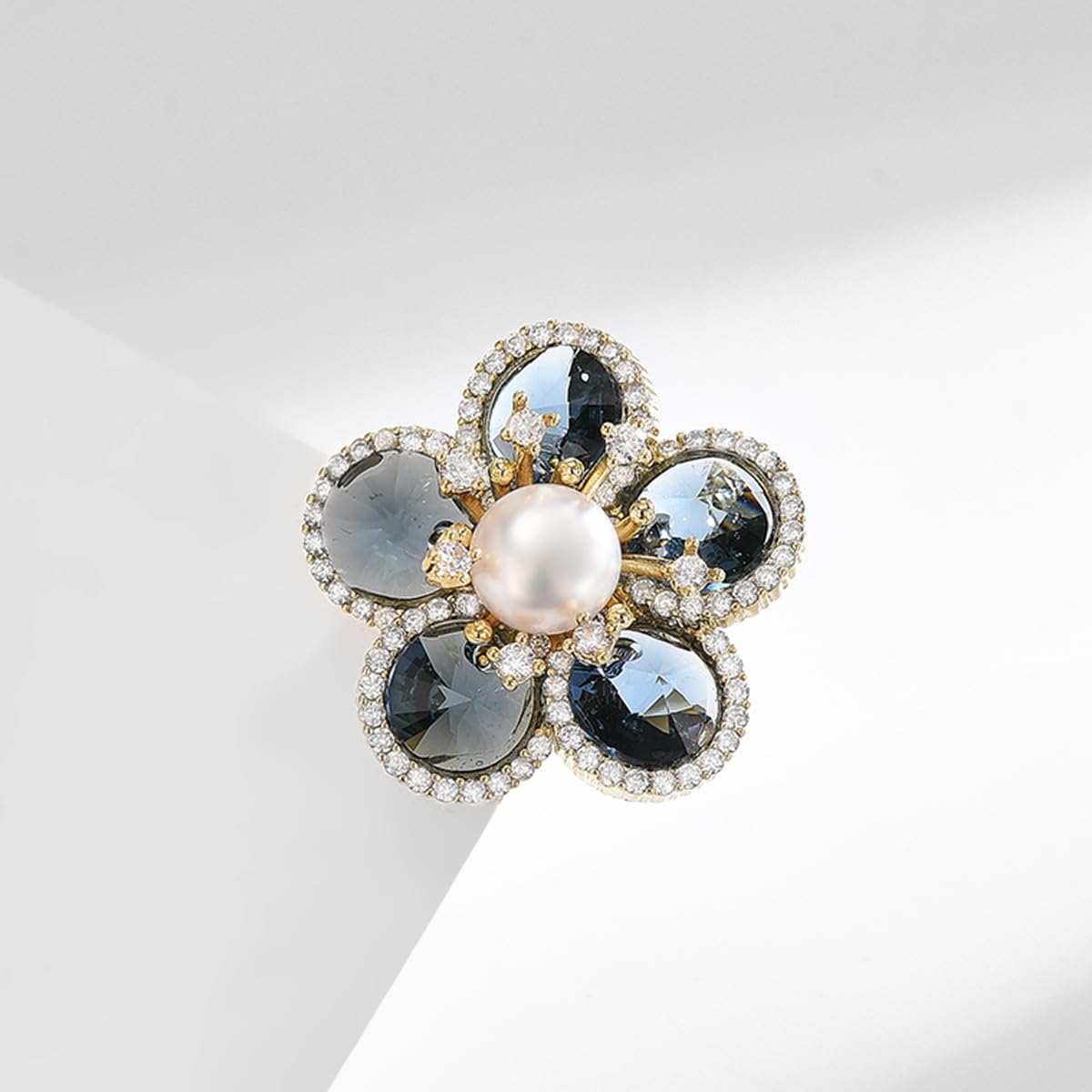 EMEGCY Flower Brooch Rhinestone Crystal Brooch Pin Natural Pearl Flower Pins Elegant High-end Pin Women's Clip