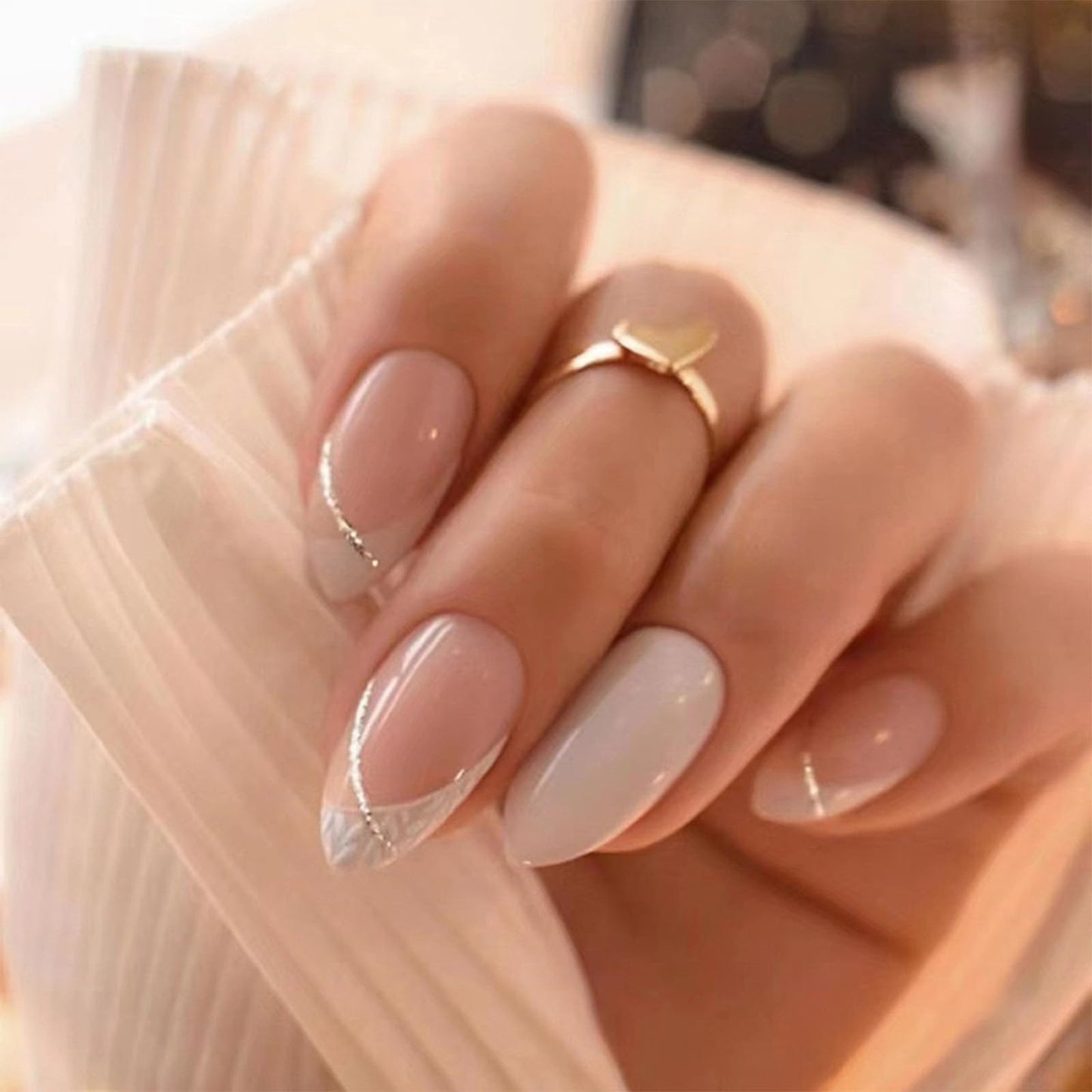 Alomnd Press on Nails Short Fake Nails Almond False Nails Press ons with Designs White Glitter Swirl Glue on Nails Cute Acrylic Nail Artificial Stick on Nail for Women Manicure