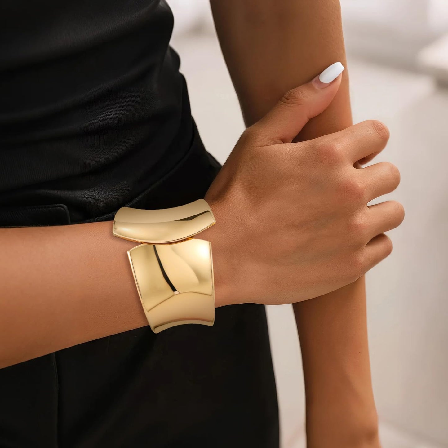 Yowivon Gold Bangles for Women, 2PCS Teardrop Chunky Gold Bracelet Set, Hinged Open Bangle Bracelets Stack for Women, Non Tarnish Thick Cuff, Trendy Jewelry Gifts for Christmas Valentine Birthday