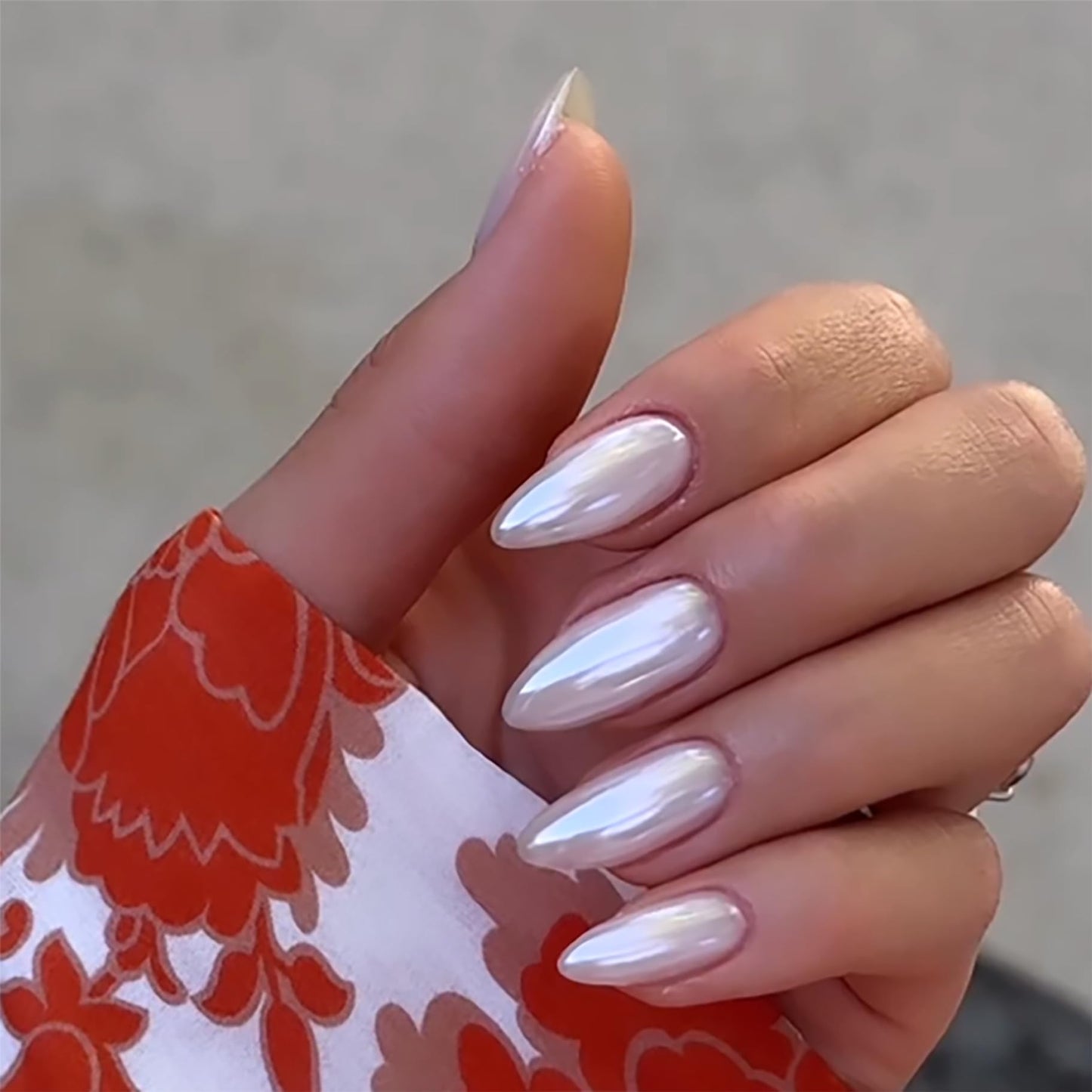 Pearl White Chrome Press on Nails Medium Long Almond, KQueenest Ice Iridescent Stiletto Fake Acrylic Nails With Holographic Mirror Effect, Cute Glue on Nails False Nails Press ons in24PCS