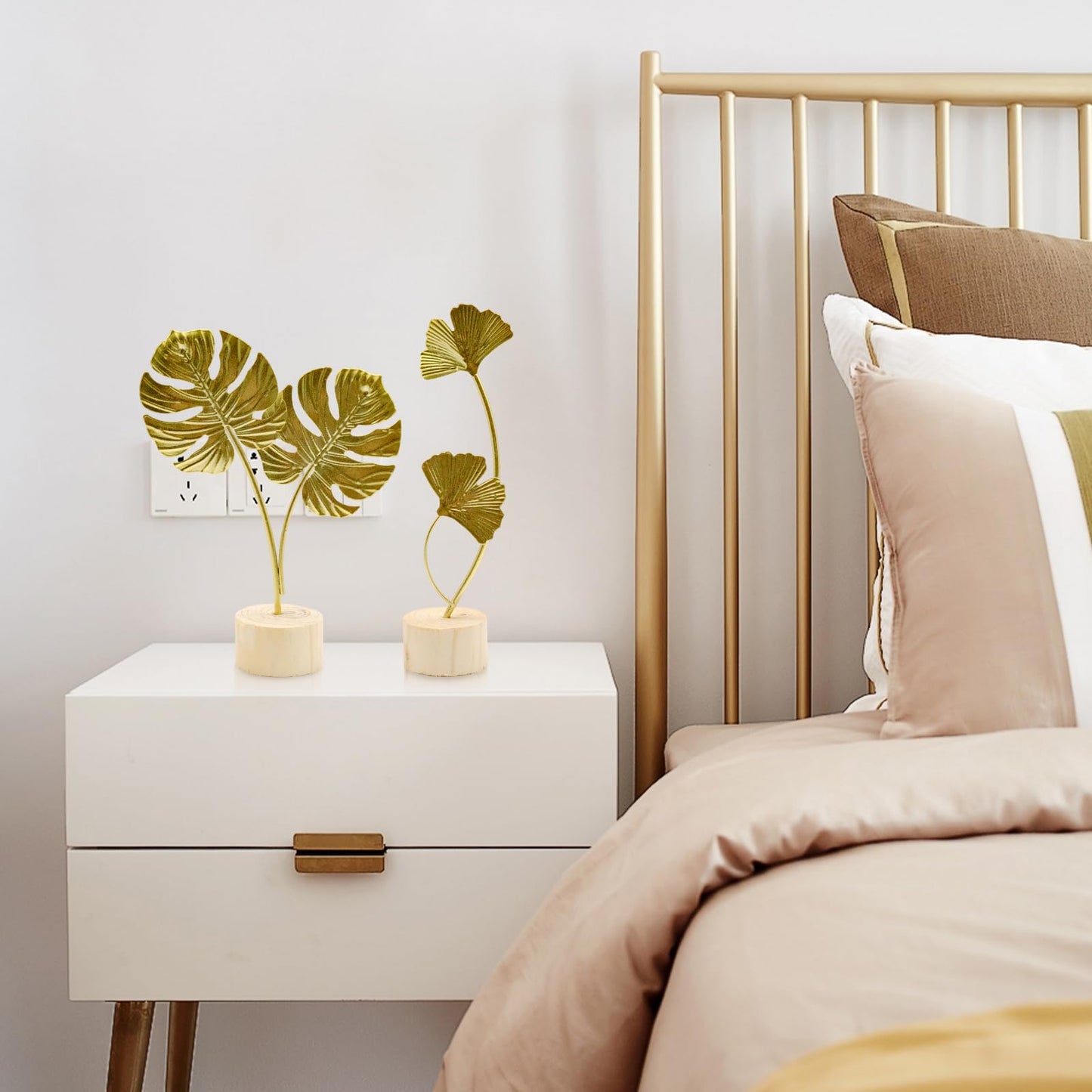 JLNGTHONG 2 Pcs Metal Gold Decor Statues, Leaves Ornaments Modern Creative Home Décor Accents Statue for Office, Room, Bookshelf, Home Decor (Monstera, Ginkgo)