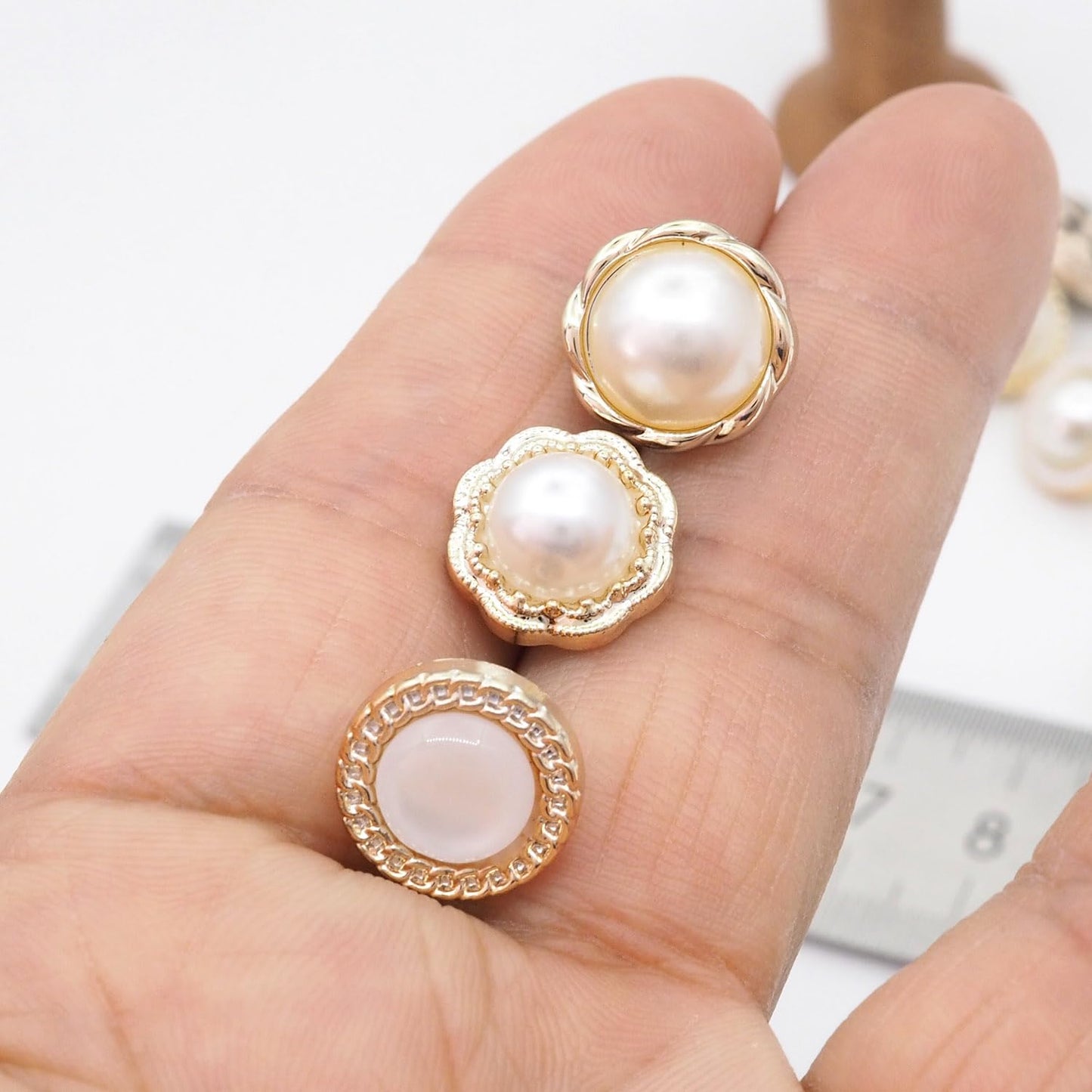 Youmeizer 100PCS(10 Styles) Resin Button Decorated with Artificial Pearls for Crafting· Sewing Replacement·Replacement·Knitting Sweaters Handmade Crafts It's stored in a Plastic Box (Gold)