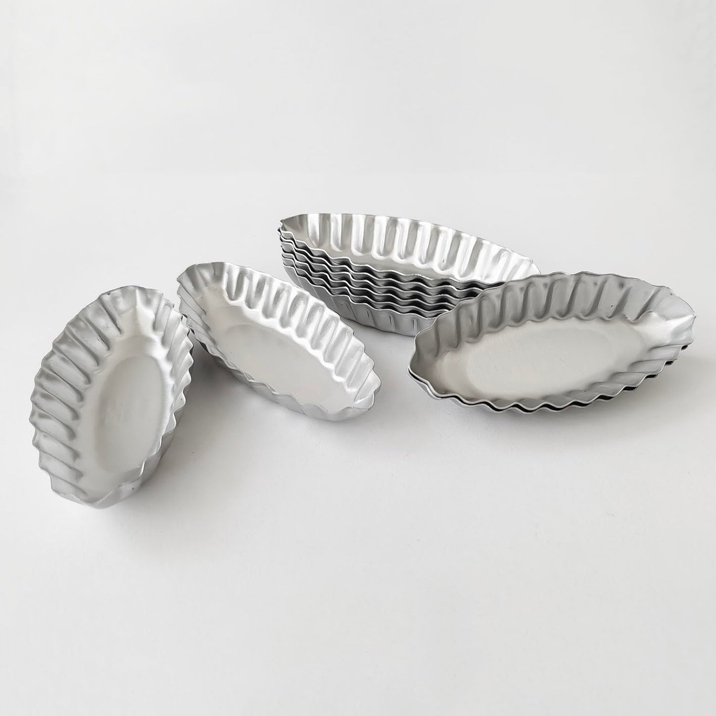 Heluok Tiny Tart Pan Boat Shape, 10PCS Egg Tart Mold Fluted Edge, Wave Flower Aluminum Baking Tool, Reusable Dessert Tray for Small Tartlets, Quiches