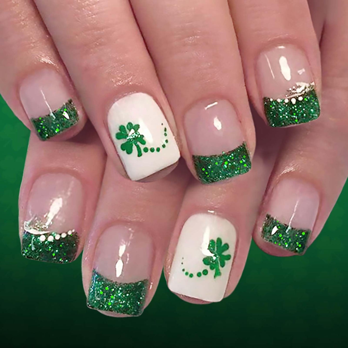 24Pcs St. Patrick's Day Press on Nails Short Square French Tip Fake Nails with Shamrock Designs Full Cover False Nails Green Glitter Acrylic Glue on Nails for Women DIY Saint Patrick nail Decoration