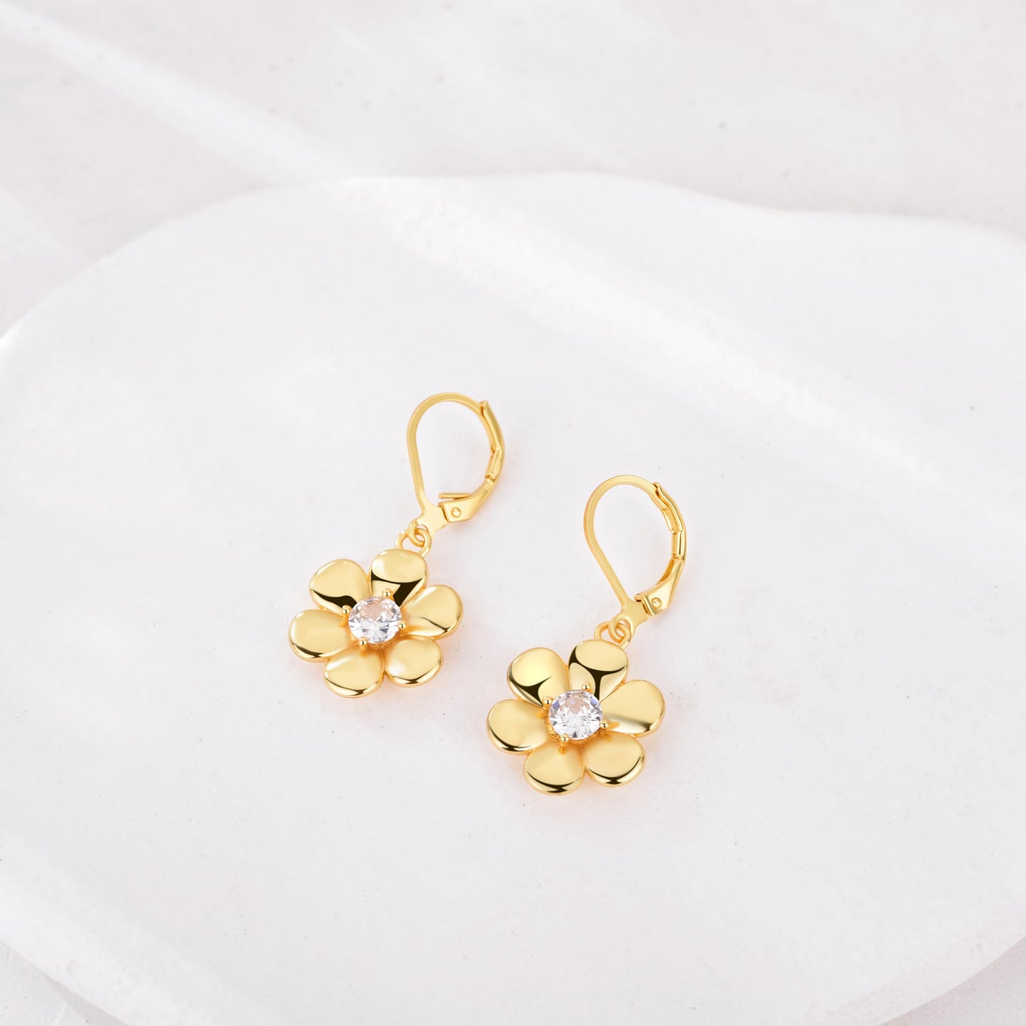HELORET Daisy Leverback Earrings Flower Dangle Earring Daisy Jewelry for Women