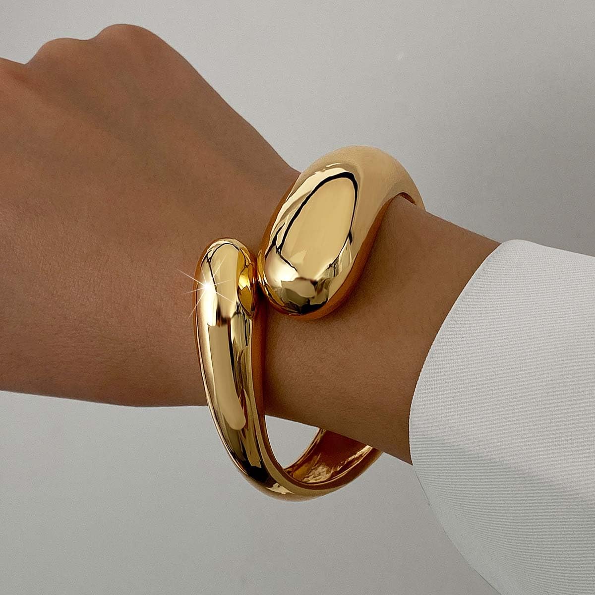 MTINEAPS Gold Bangle Bracelets for Women Teens Trendy Chunky Adjustable Twist Cuff Bracelet Jewelry Gifts (Chunky Gold)