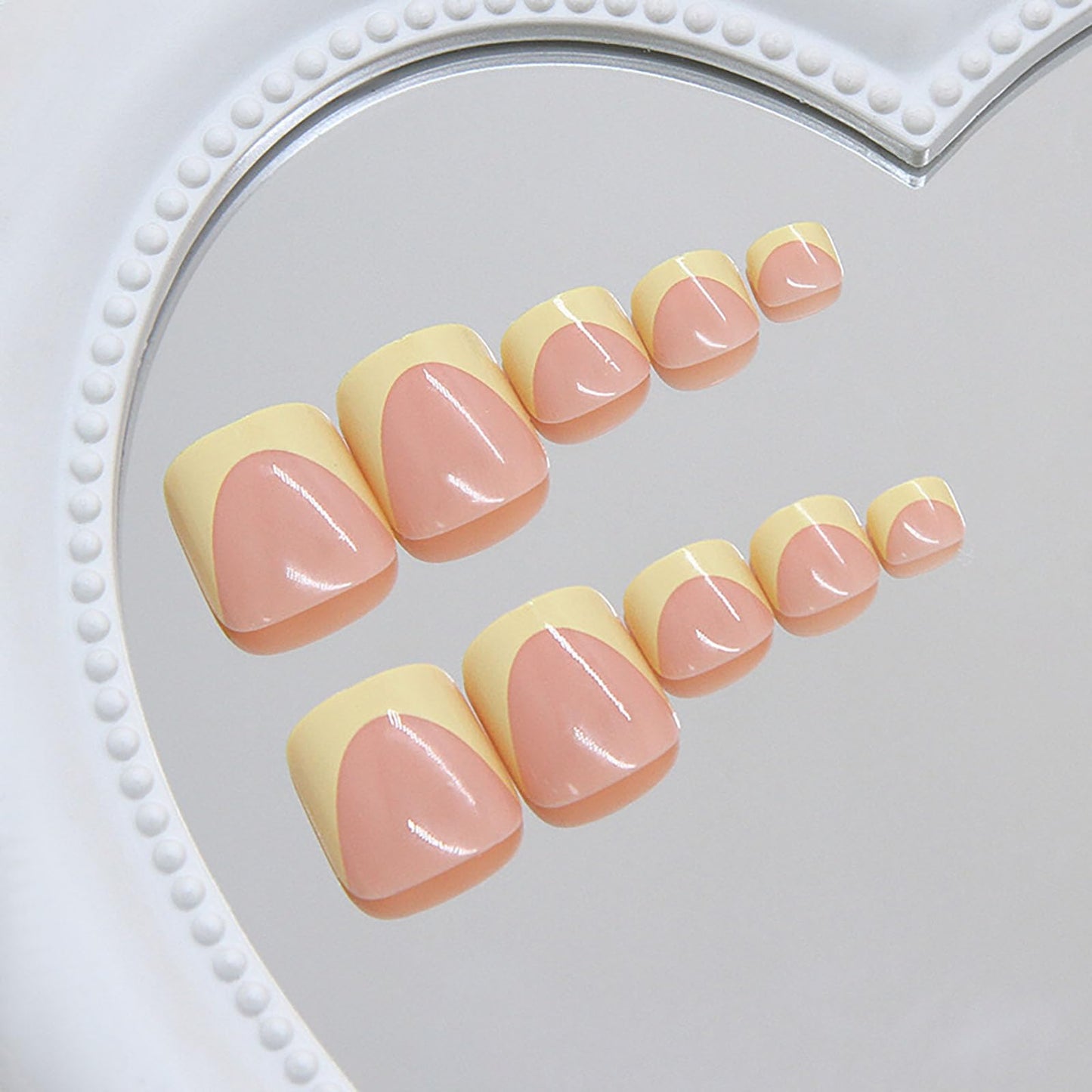 RUOKEXIN Short Press on Toenails Yellow French Tip Fake Toenails with Designs Square Toe Nail Press ons Sparkly Artificial Nails for Women 24Pcs