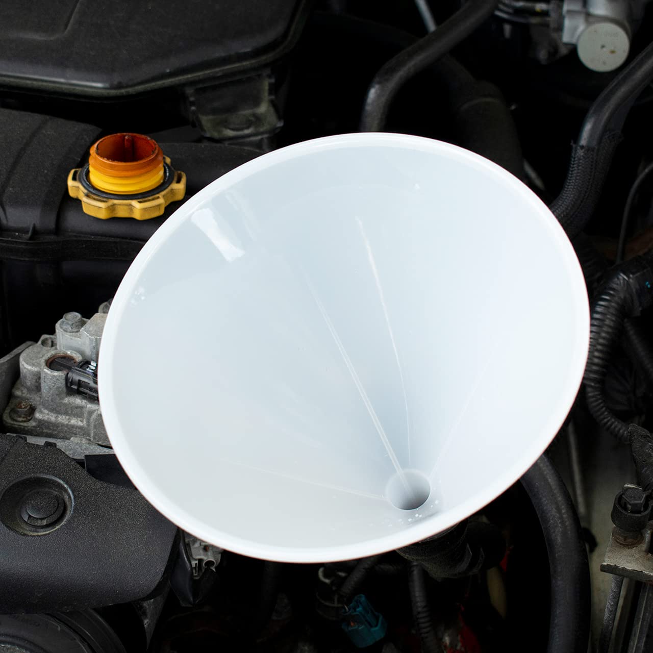 Hutzler 32 oz Plastic Funnel