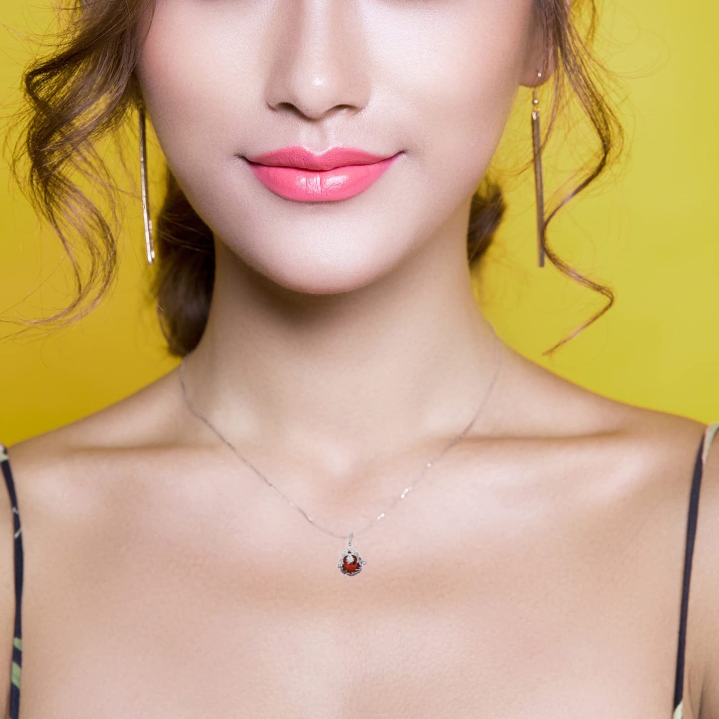 Healifty Aromatherapy Necklace Essential Oil Diffuser Locket with Volcanic Rock Pendant 31.5 Inch Chain for Women Special Occasions