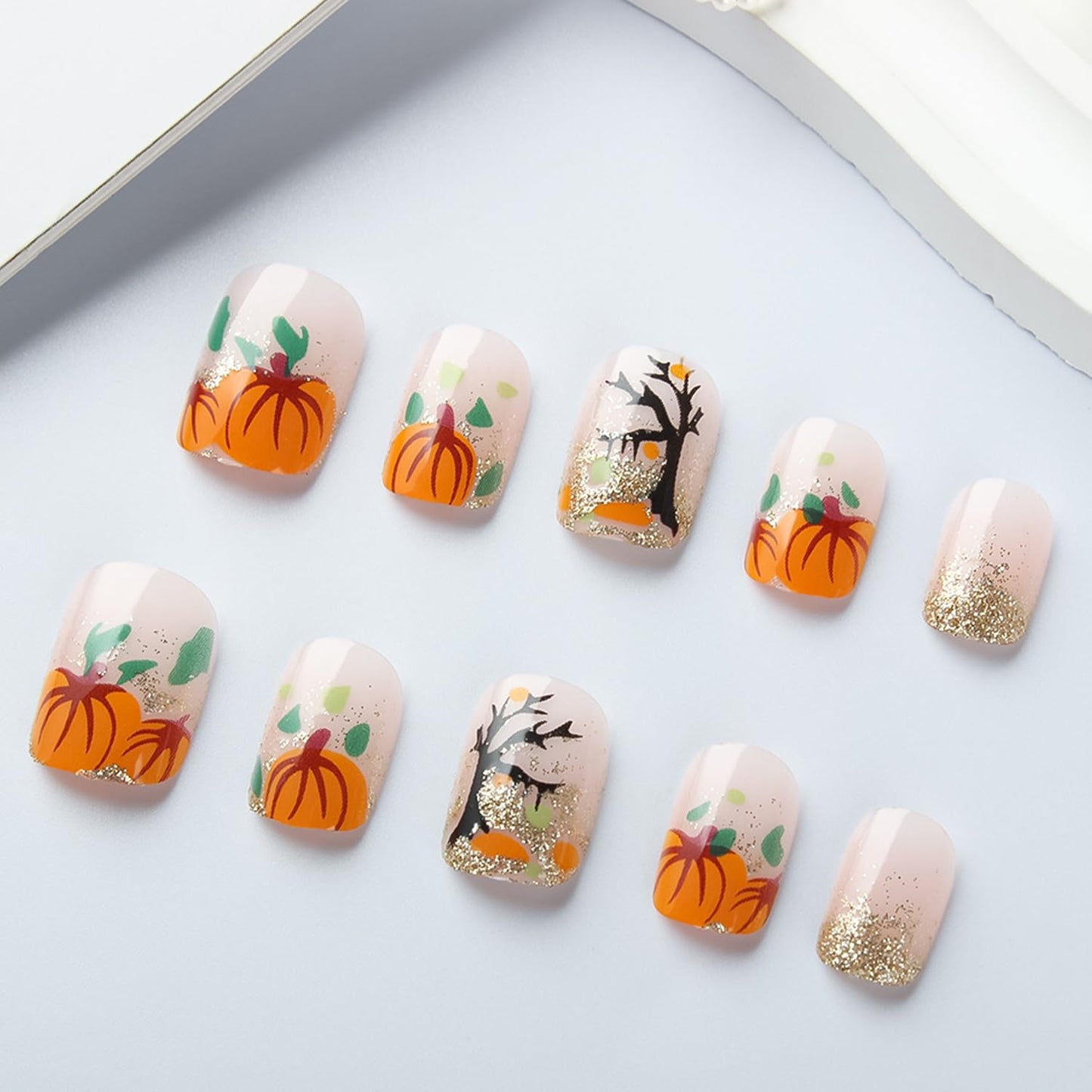 Thanksgiving Press on Nails Short Square Fall False Nail Pumpkin Glitter Sequins Pattern Acrylic Fingernails Full Cover Glossy Festival Stick on Nail Press Ons Reusable Autumn Glue on Nails for Women