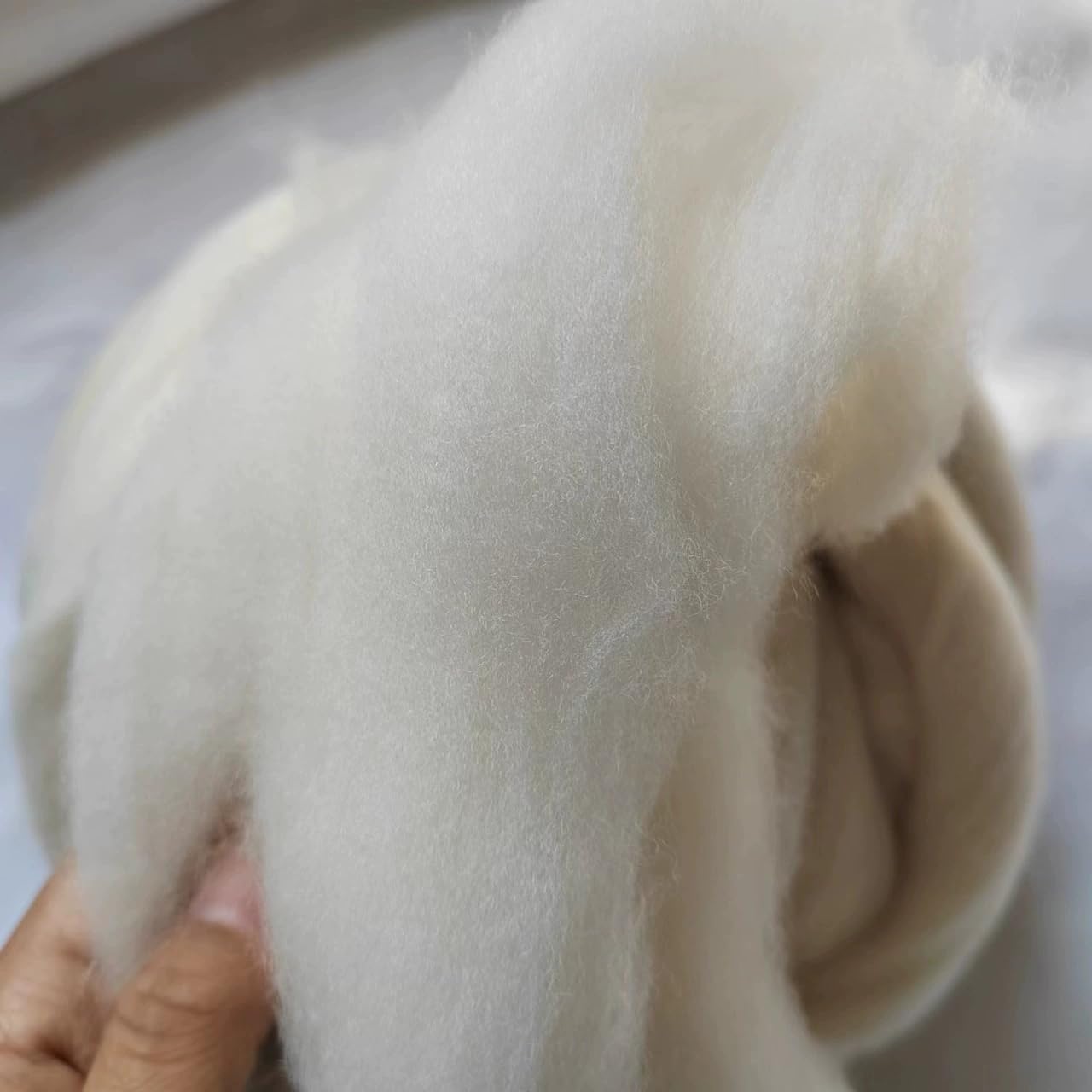 iMongol 100% Merino Wool Roving Top Yarn for Spinning Arm Knitting Felting Undyed Natural White Wool Combed Stuffing (2oz, Wool Top)