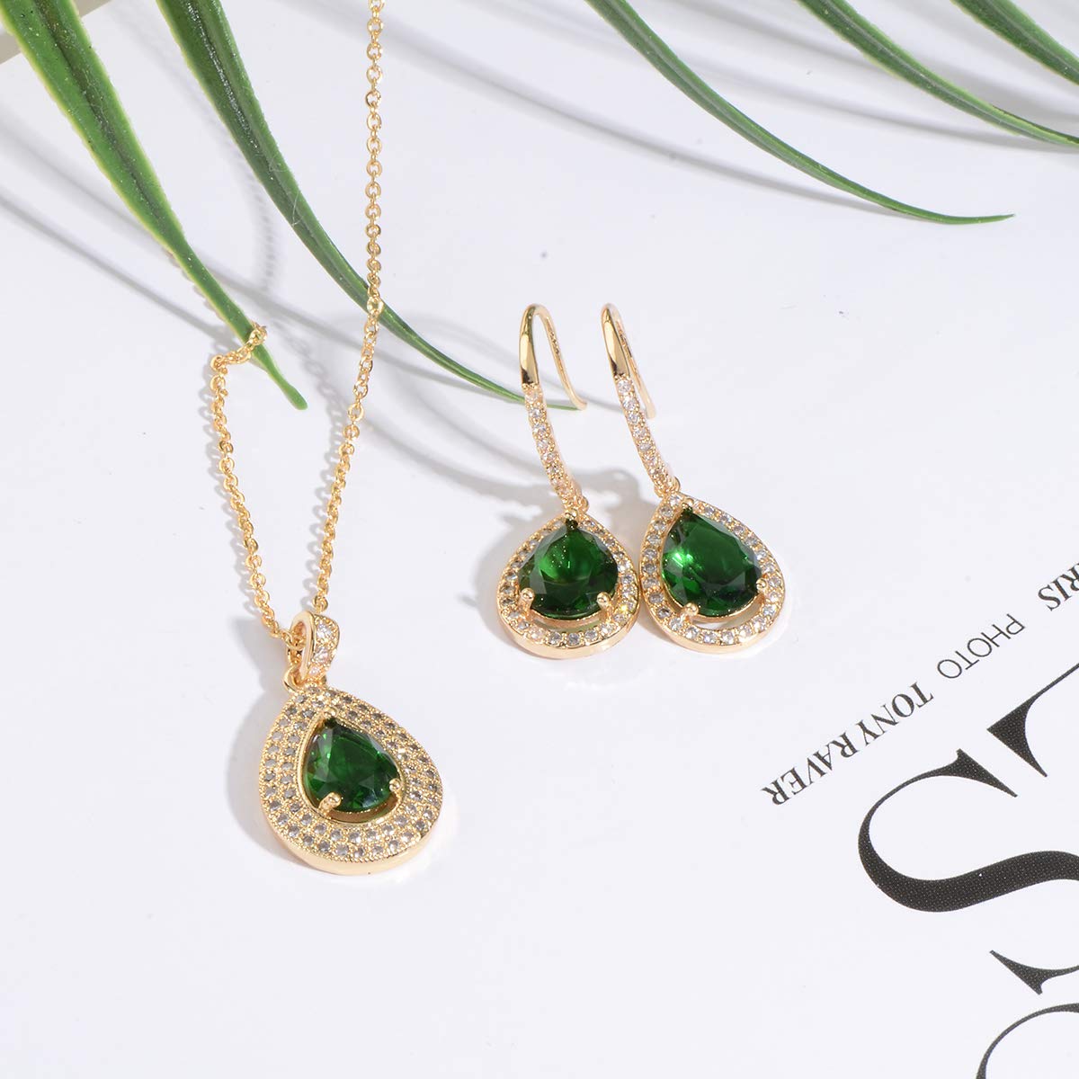 pear shape jewelry set emerald green