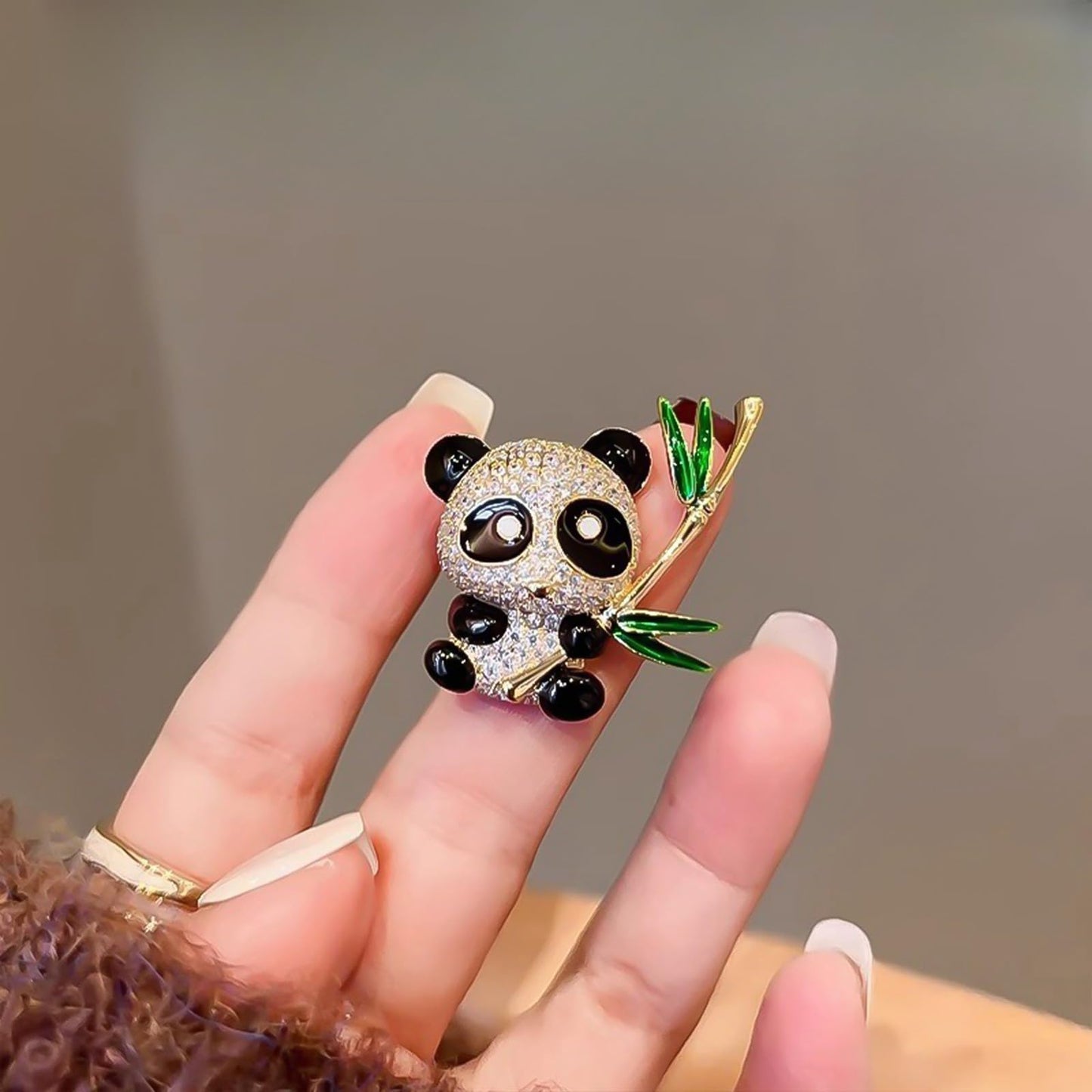 HETICA Women Animal Floral Brooch Pin Accessory Perfect as a Gift for Anniversary Celebrations, Parties, Or Everyday Wear (Panda)
