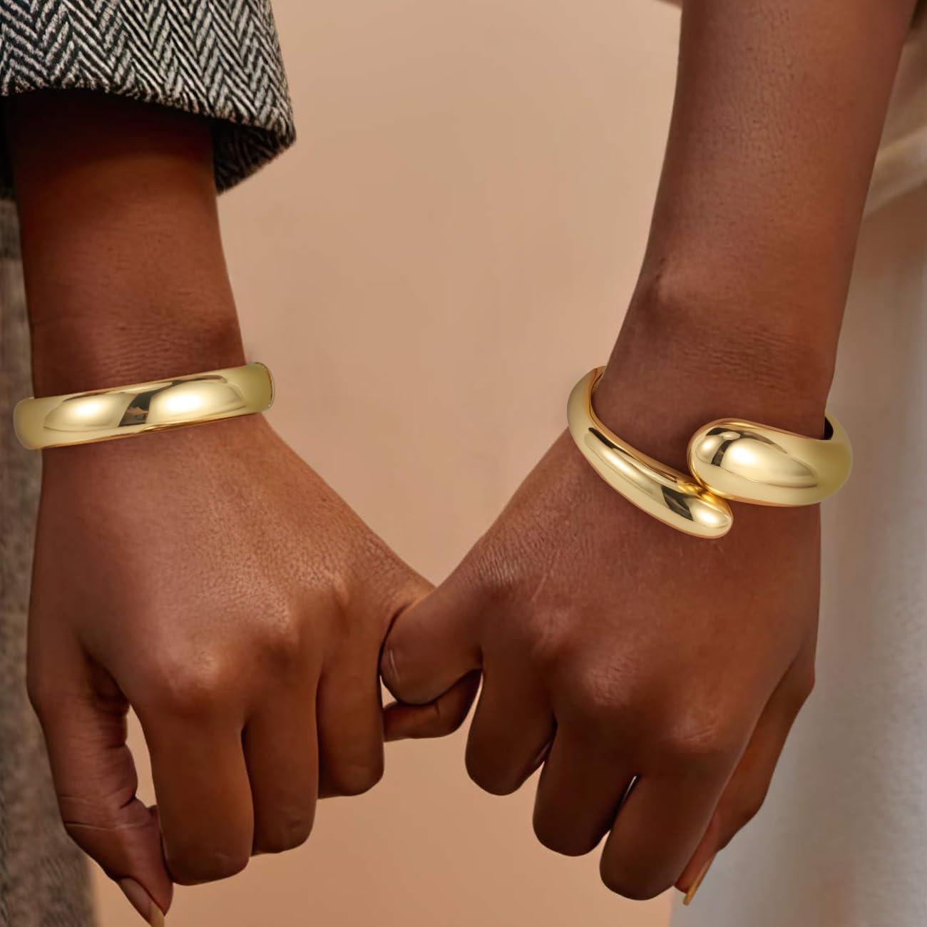 Emibele Gold Bangle Cuff Bracelet Stack, Chunky 18K Gold Plated Teardrop Hinged Thick Bangle Bracelet Set, Non Tarnish Gold Bracelets for Women, 2 Pack