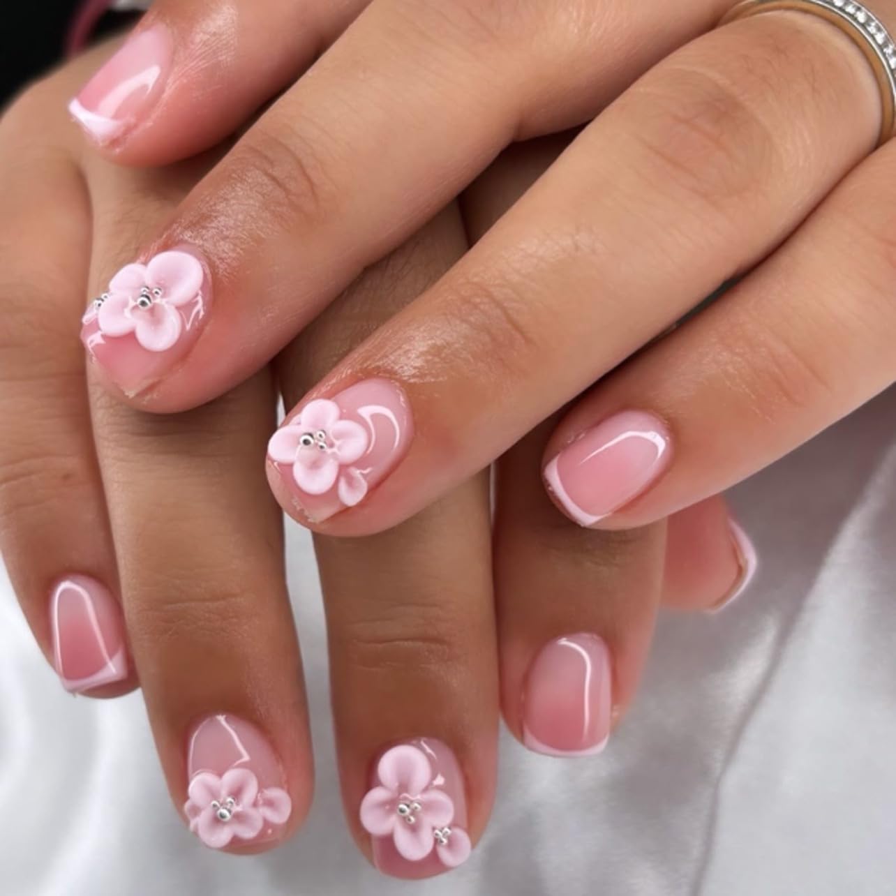Pink Press on Nails Short Square Fake French Tip Nails wtih Cute Flower Design Acrylic Full Cover Stick on False Nails for Women Manicure 24Pcs