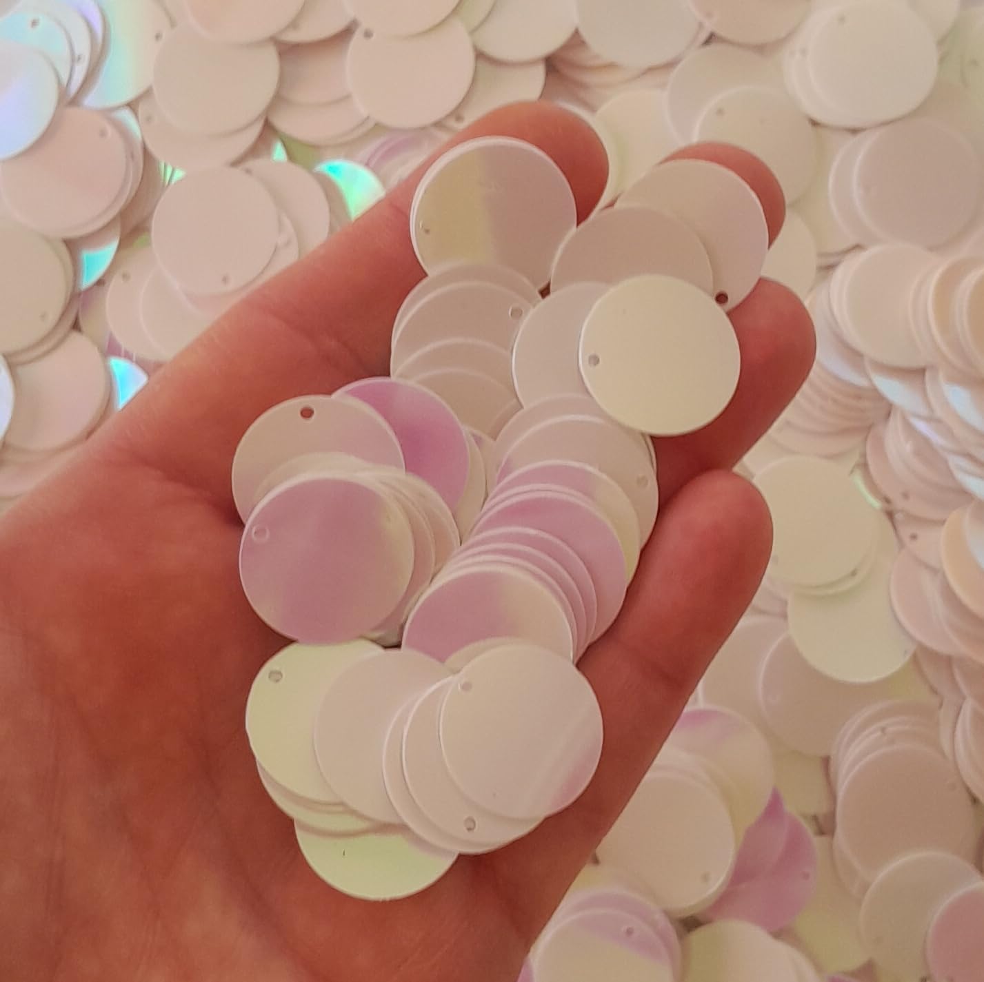 Deglation Studio 20mm Bulk Loose Iridescent Top Hole Round Sequins, Embriodery Disc Sequins for Craft DIY Sewing Decorations Arts 250 Pieces (White-Pearl IRIS156)