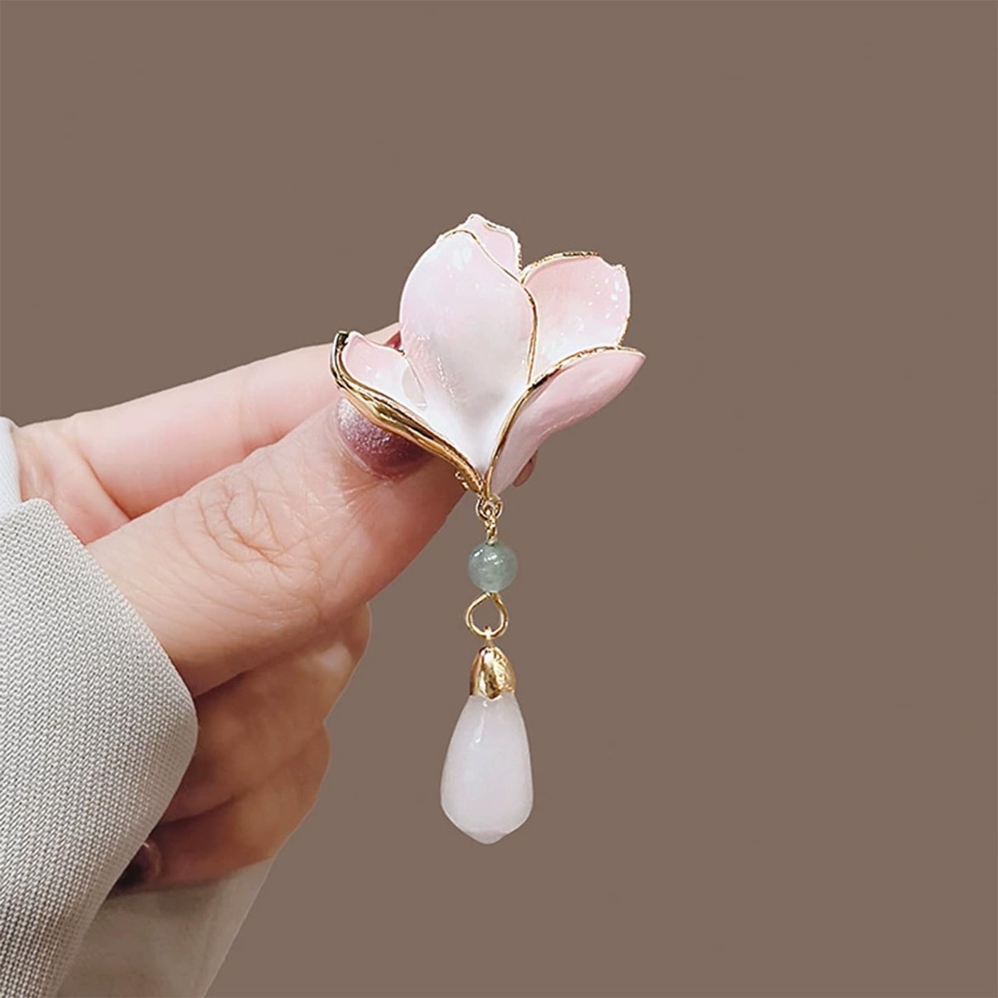 HETICA Women Animal Floral Brooch Pin Accessory Perfect as a Gift for Anniversary Celebrations, Parties, Or Everyday Wear (Magnolia)