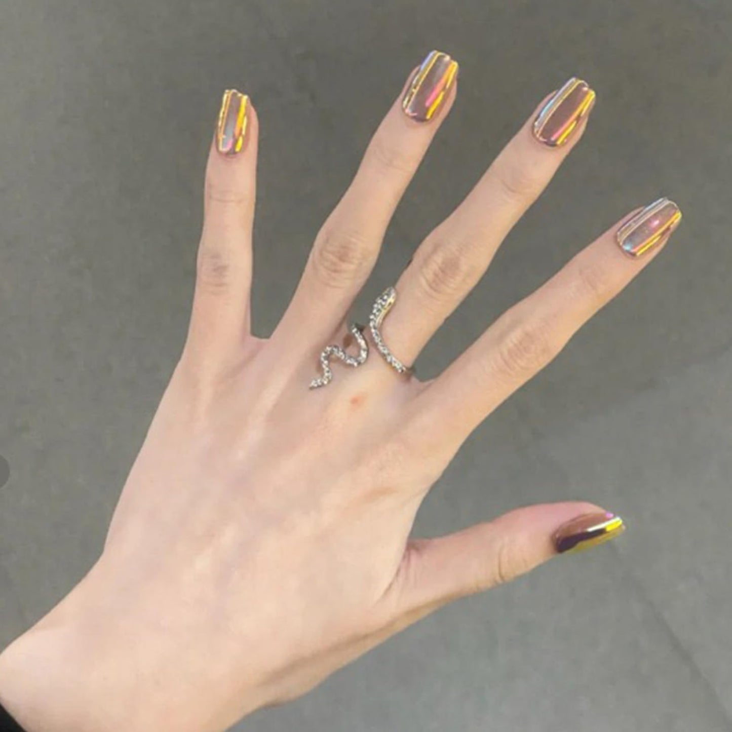 Square Press on Nails Short Gold Chrome Fake Nails Shiny Mirror Acrylic Nails Aurora Glue on Nails Glossy Bling Artificial False Nails Stick on Nails for Women Girls Nails Decoration 24 Pcs