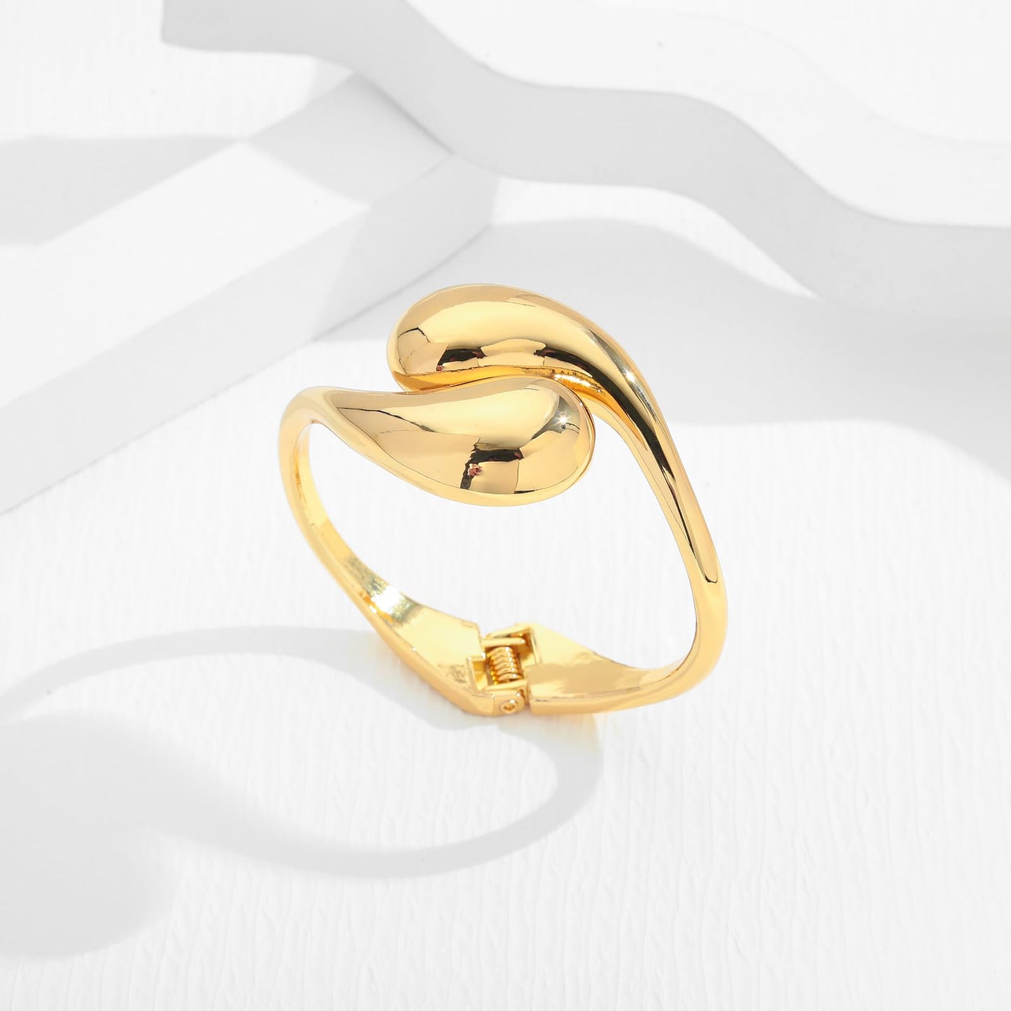 ENSKEFEN Gold Chunky Teardrop Cuff Bracelets for Women Gold Polished Waterdrop Bypass Bracelet Statement Arm Cuff Bangles Minimalist Hinged Bangle Bracelets