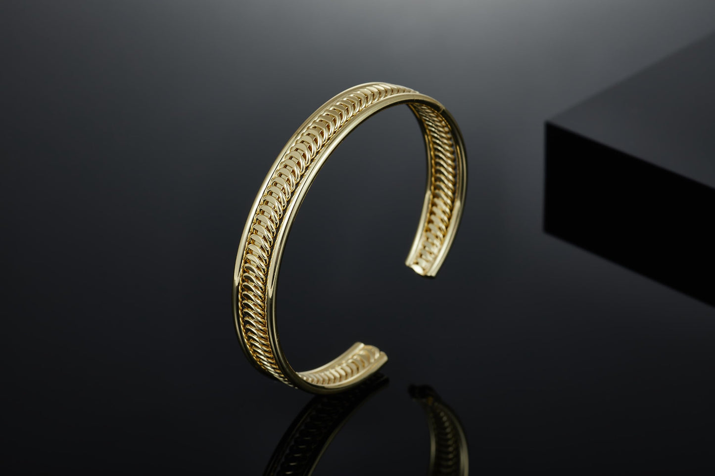 SHINYTE CATALINE Valentine's Day Gift Ideas 14K Gold Plated Chunky Cuff Bracelet For Women,Adjustable Bendable Cuff Bracelets Boho Bangle,Gift for Girlfriend Wife