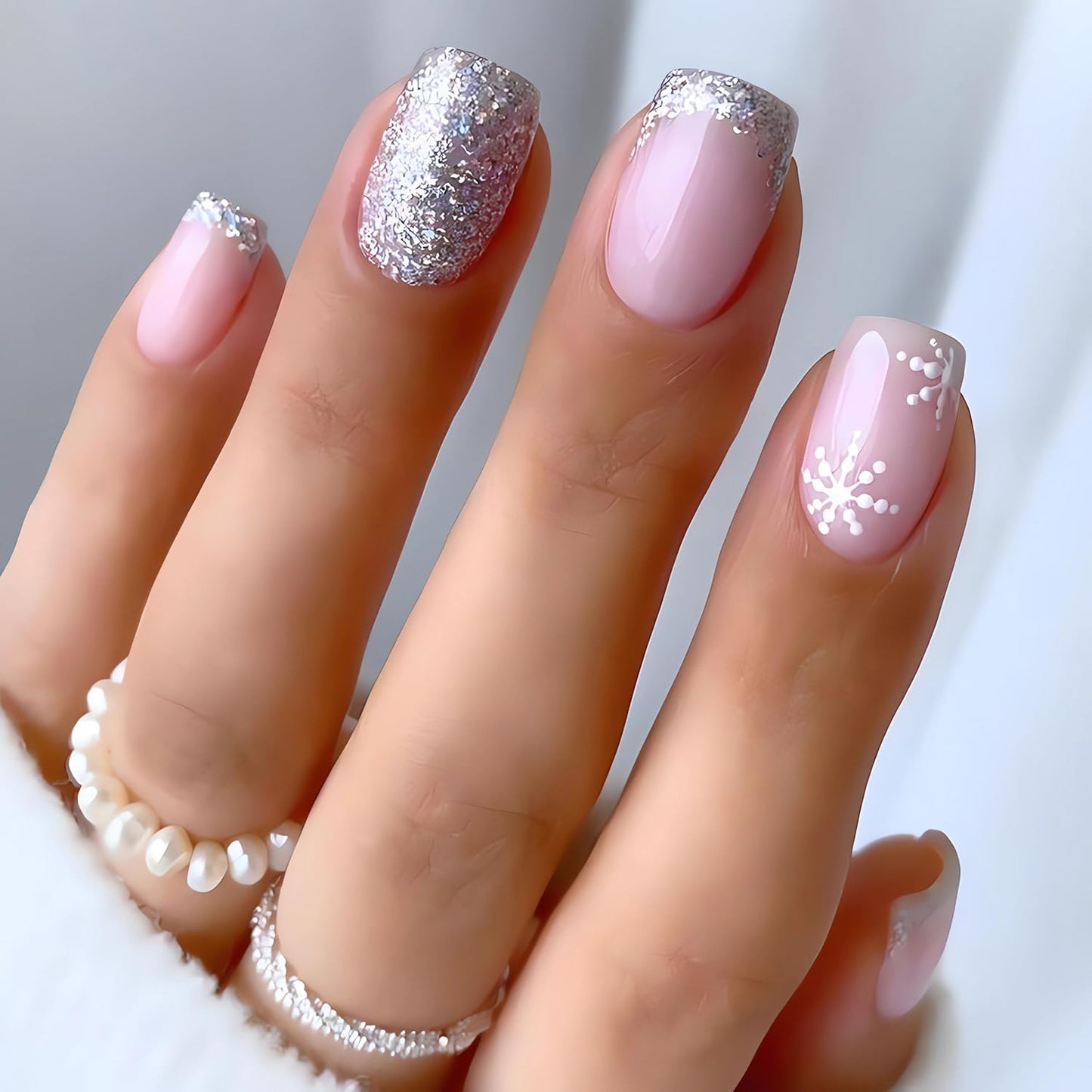 Christmas Snowflake Press on Nails French Tip Fake Nails Glossy Silver False Nails Tips with White Snowflake Designs Acrylic Nails Press ons Winter Glue on Nails Short Square Stick on Nails for Women