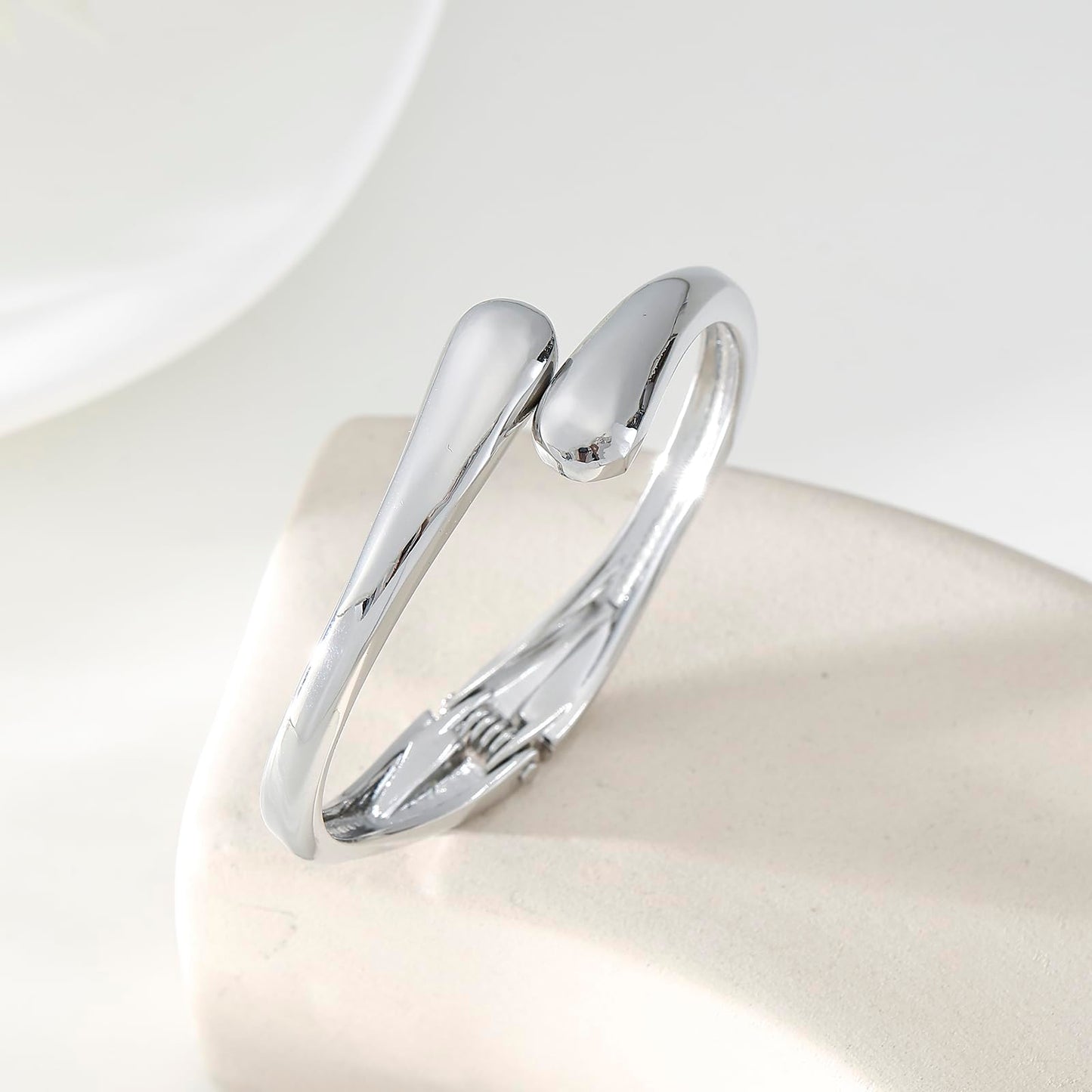 AYWFCBF 2pcs Silver Bangle Bracelets for Women, Trendy Hinged Cuff Open Wide Chunky Gold Bracelet Stack Arm Cuff Statement Jewelry Gifts for Women