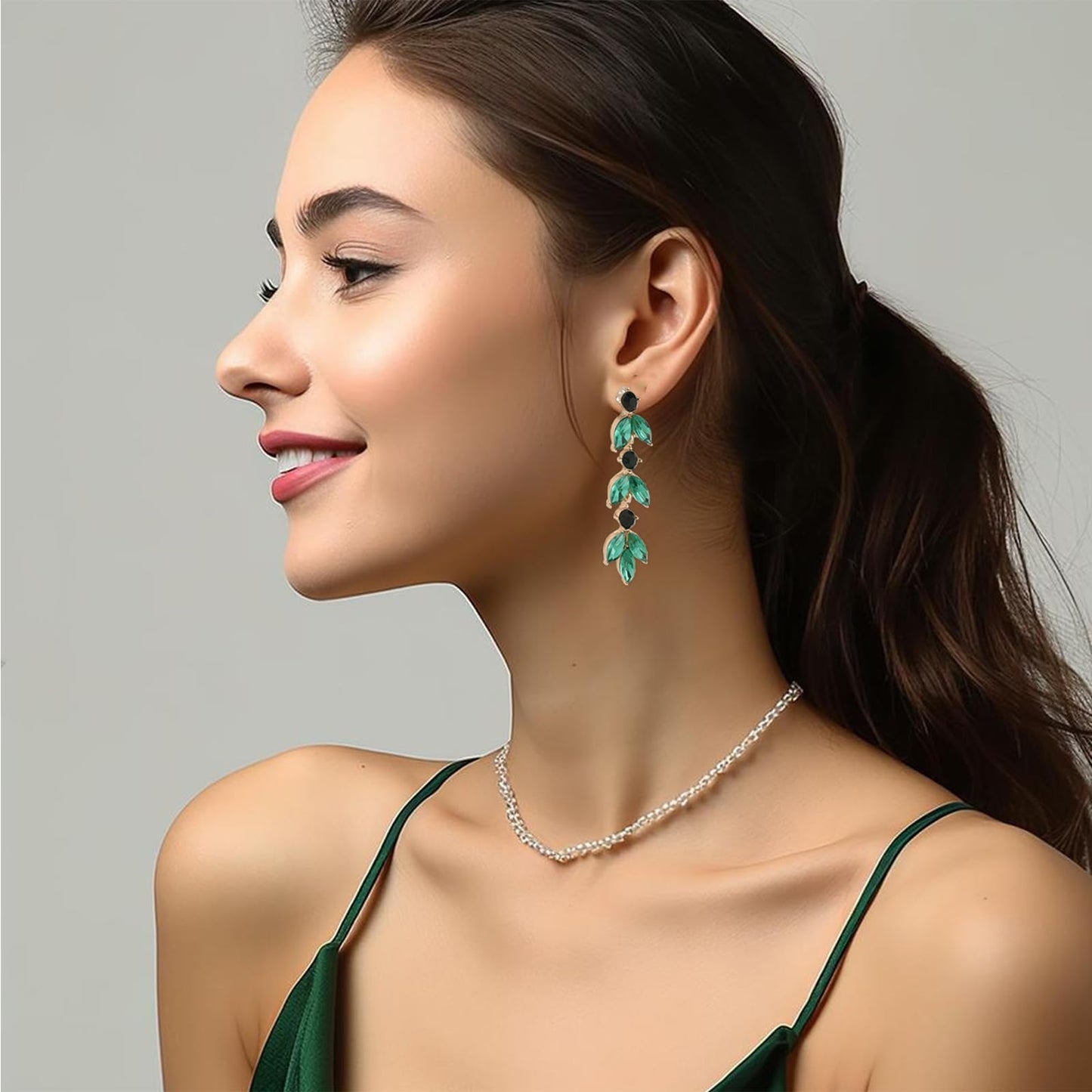 GAOKOXI Green Wedding Rhinestone Dangle Earrings Elegant Bridal Crystal Drop Earrings for Women Bridesmaids Guest Party Prom