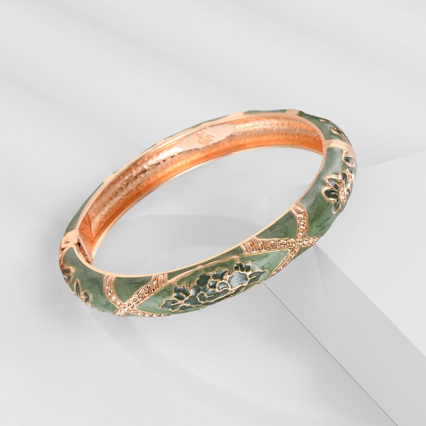 wynameleri Vintage Jewelry Cloisonne Handcrafted Enameled Gorgeous Rhinestone Flower Gold Hinged Cuff Bracelet Bangles Gifts 88A08-55A128 green