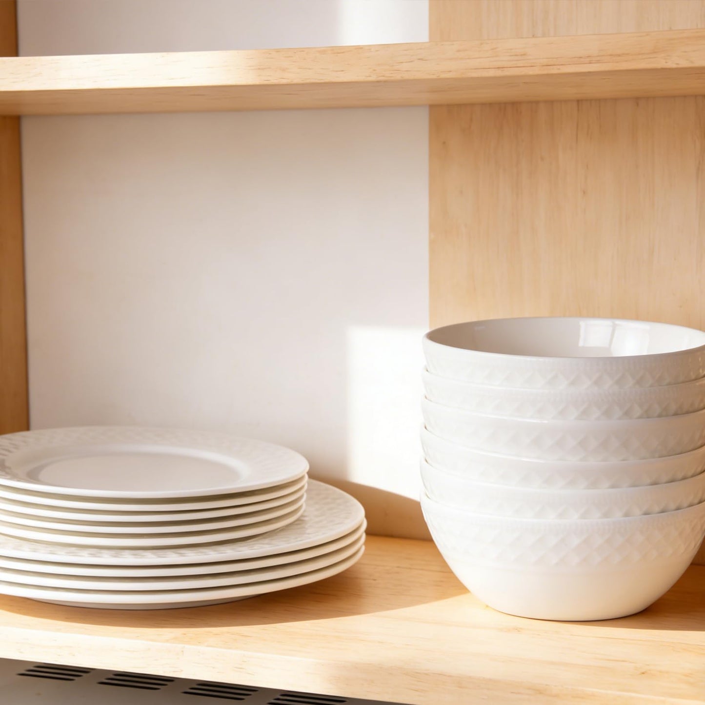 QUANSHANGJU 18-Piece Bone China Dinnerware Set for 6, White Porcelain Plates and Bowls with Textured Design, Lightweight Microwave Dishwasher Safe for Family Dining