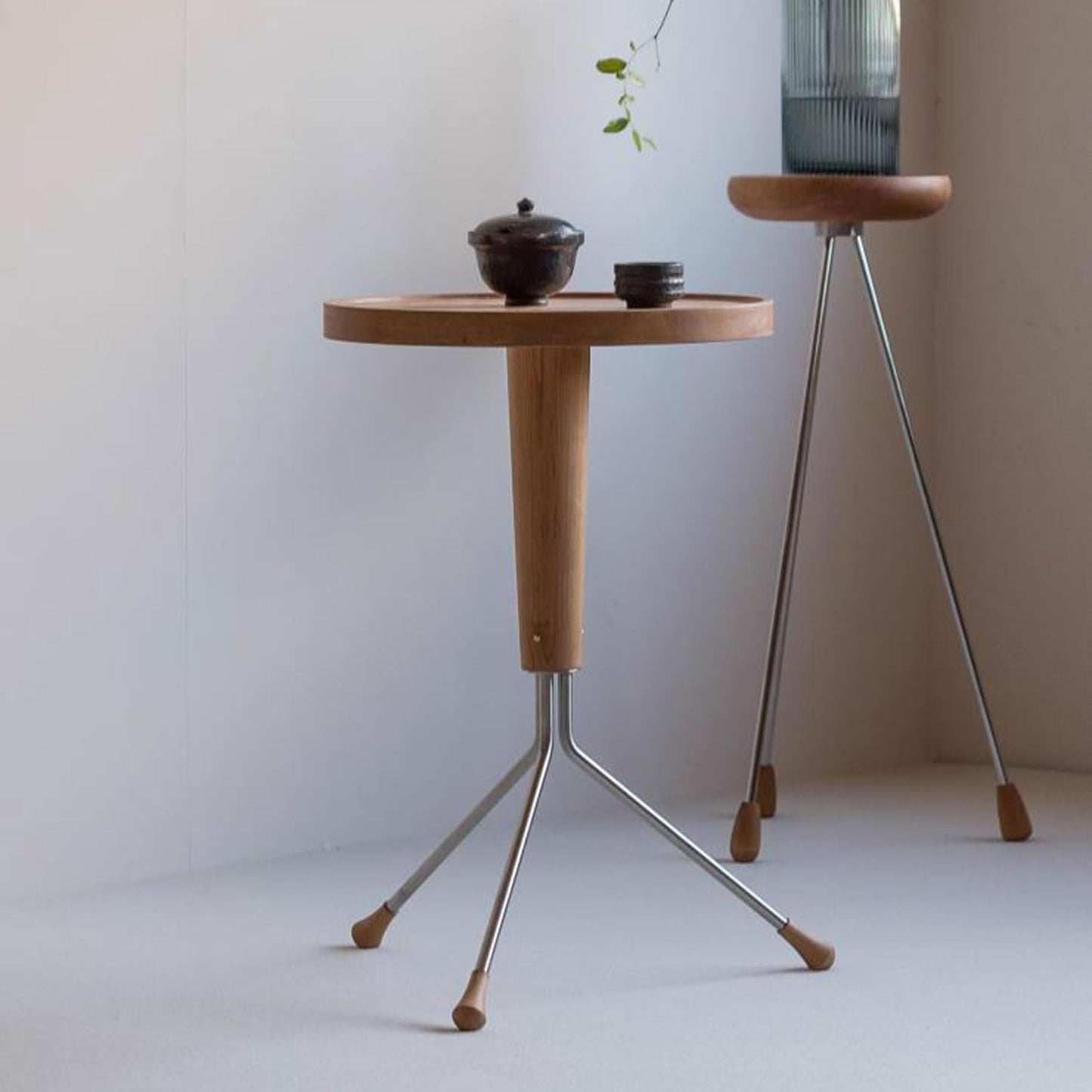 7UOYVBLNRSJM Sofa Side Small Round End Table for Spaces, Wood Side Plant Stand with Metal Legs, Couch Accent for Living Room, Entryway, Bedroom(Dark Brown)