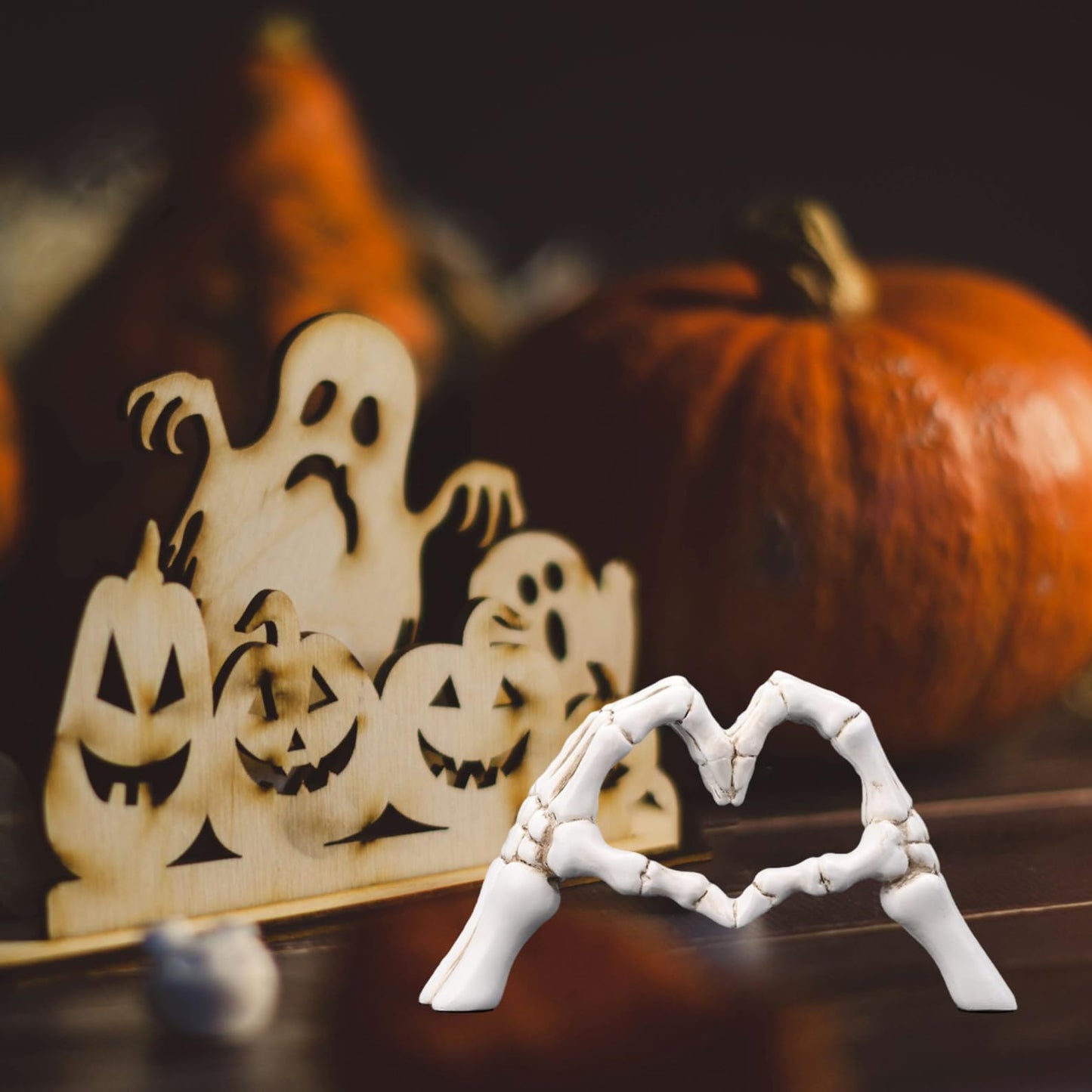 HEBYJO White Halloween Heart Hands Sculpture, Resin Abstract Skeleton Statue Love Ornaments, Heart Shape Finger Gesture Figurines for Shelf Home Desktop Decoration