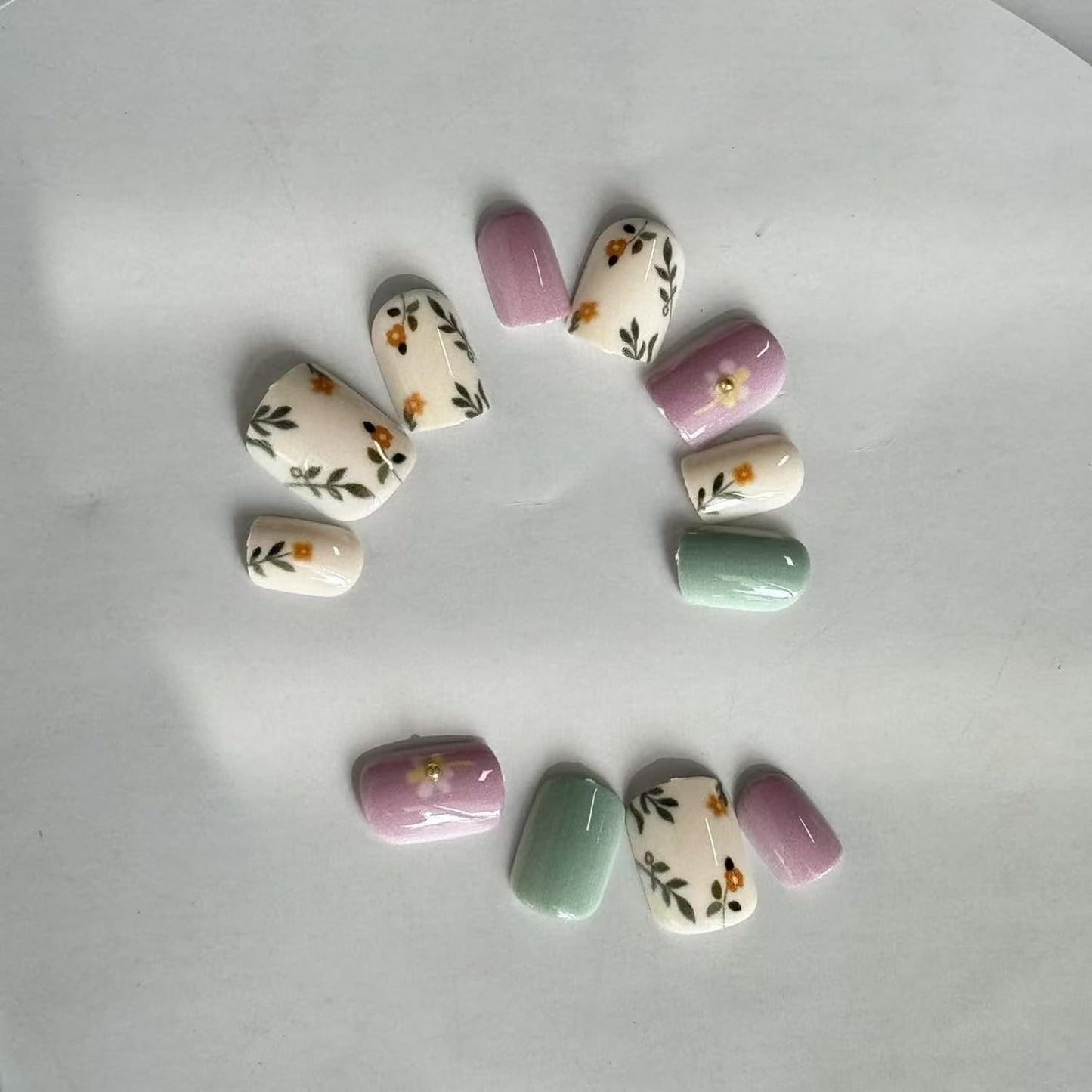 Spring Press on Nail Short Square Fake Nails Full Cover Green Leaves Floral designs Stick on Nail Cute Artificial Acrylic False Nails Glossy Reusable Glue on Nails Summer Press ones for Women 24pcs