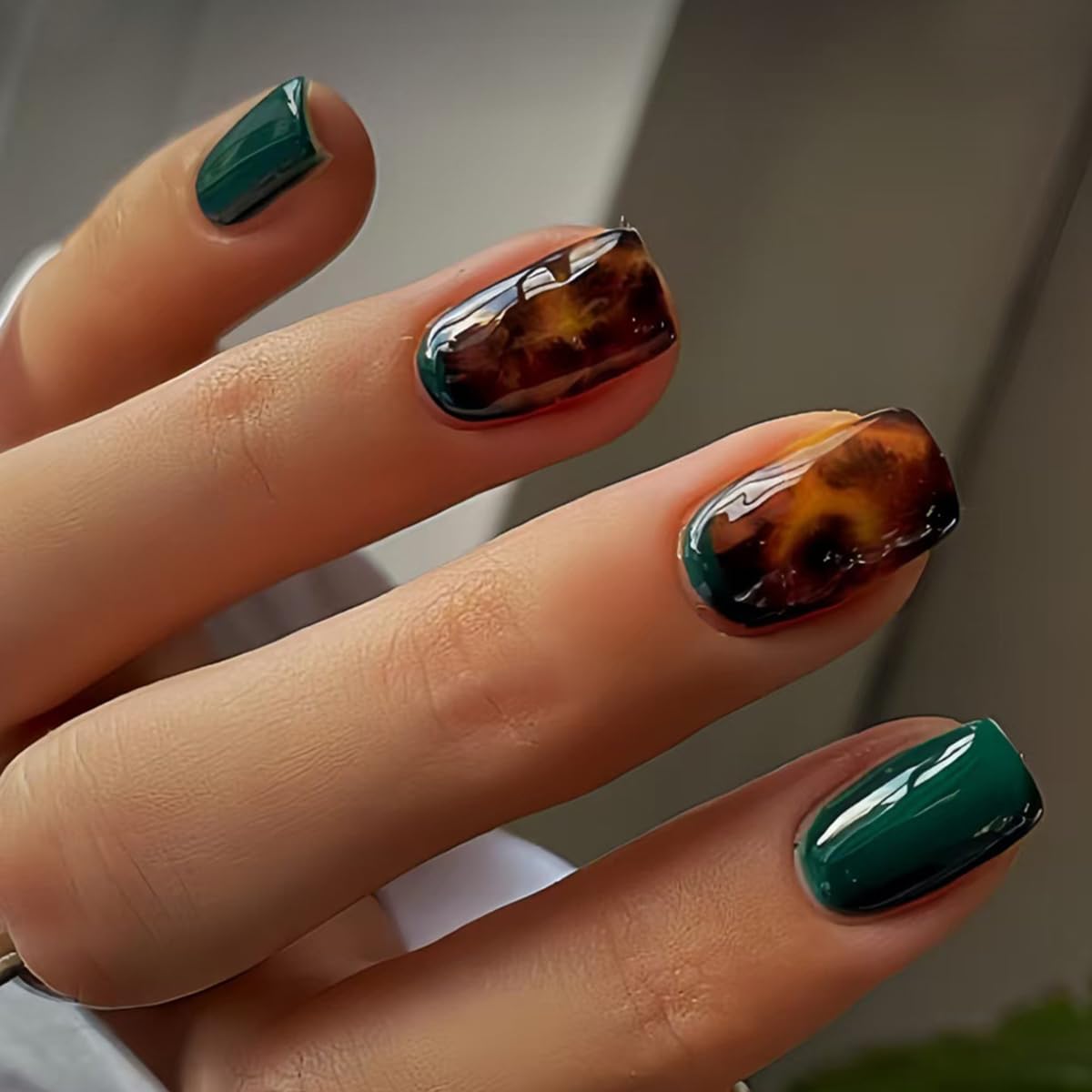 CEWEWP French Tip Short Press on Nails Square Fake Nails Light Green False Nails Amber Leopard Print Glue on Nail Glossy False Nails Cute Reusable Artificial Nail for Women Girls 24PCS