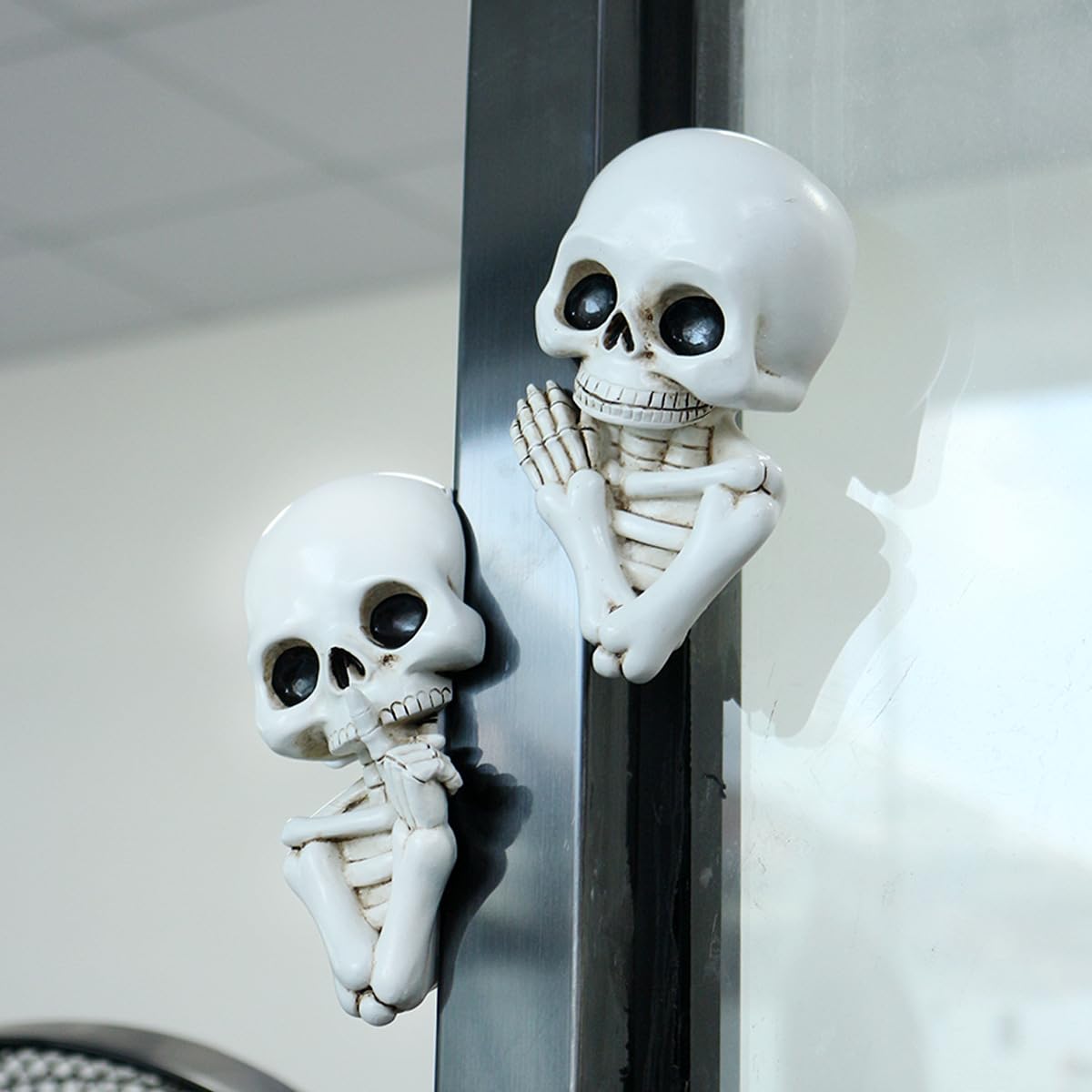 JARPSIRY Set of 2 Funny Keep Quiet Skeleton Statue Window Peeker Door Corner Decor, Horror Resin Skull Figurines Gothic Wall Sculpture Spooky Home Halloween Decorations