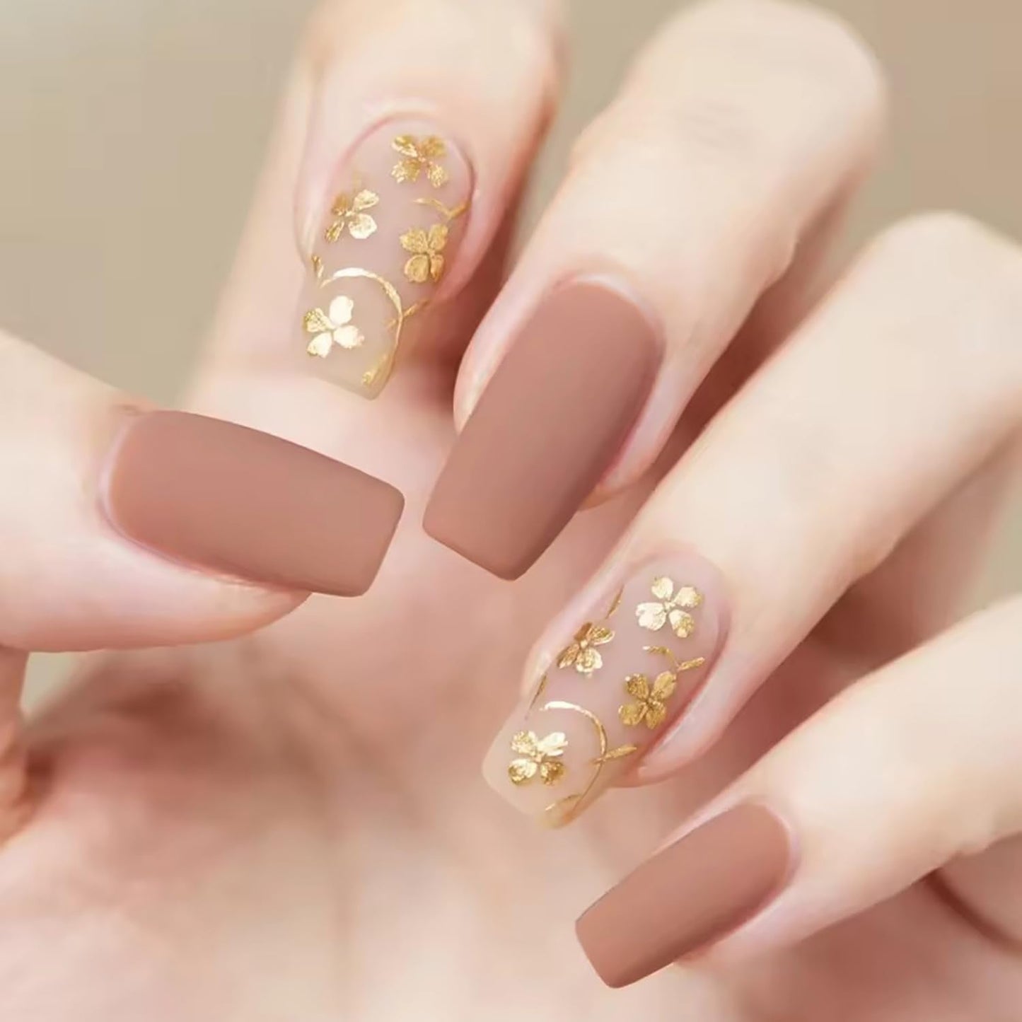 Vopintpy 3D Gold Flower Press on Nails Short Square Fake Nails with Design Matte Acrylic Glue on Nail Reusable Full Cover Artificial Stick on Nail for Women DIY Manicure