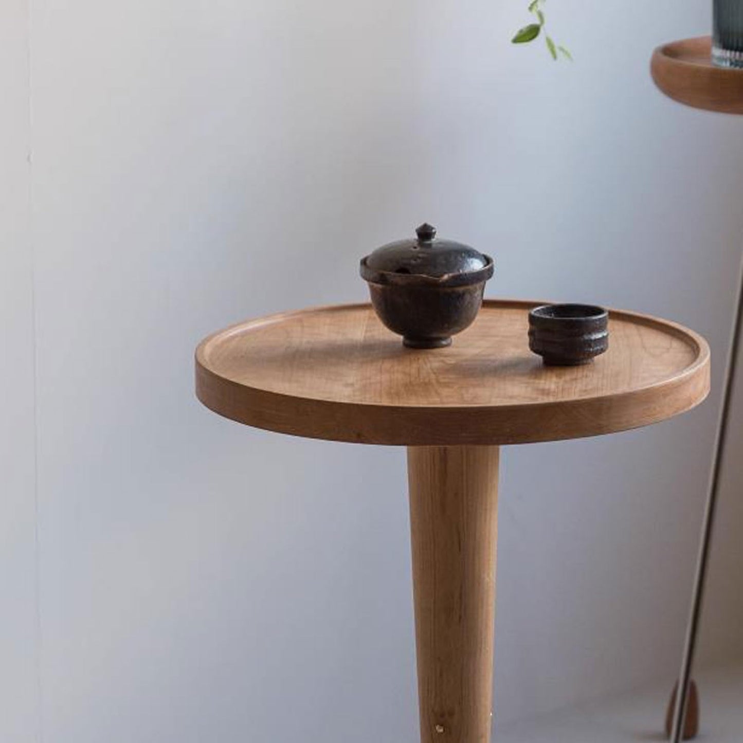 HYgloF end Tables Small Round End Table for Small Spaces, Wood Side Table Plant Stand with Metal Legs, Couch Side Table Accent Table for Living Room, Entryway, Bedroom Coffee Table(Dark Brown)