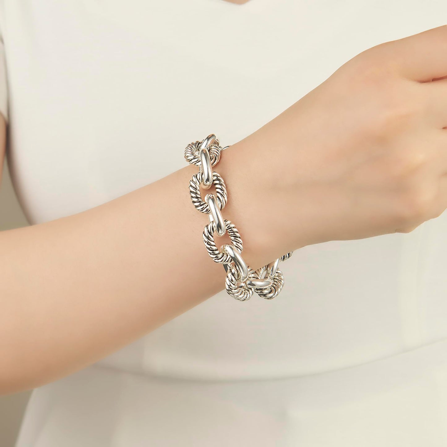 UNY JEWEL Chunky Cable Link Bracelet Two Tone Twisted Wire Statement Chain Designer Inspired Jewelry for Women (Chunky Two Tone)