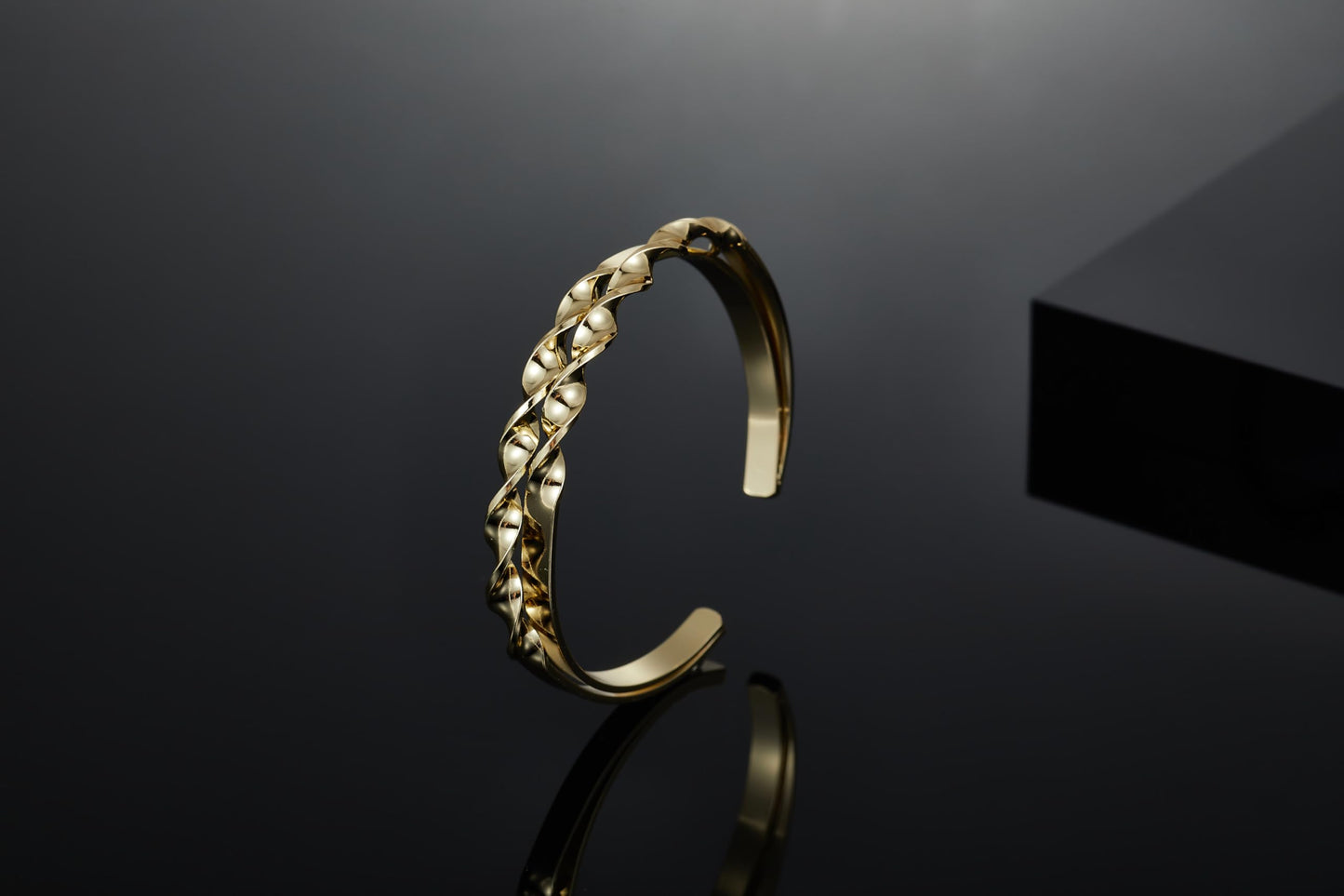 SHINYTE CATALINE Valentine's Day Gift Ideas 14K Gold Plated Chunky Cuff Bracelet For Women,Adjustable Bendable Cuff Bracelets Boho Bangle,Gift for Girlfriend Wife